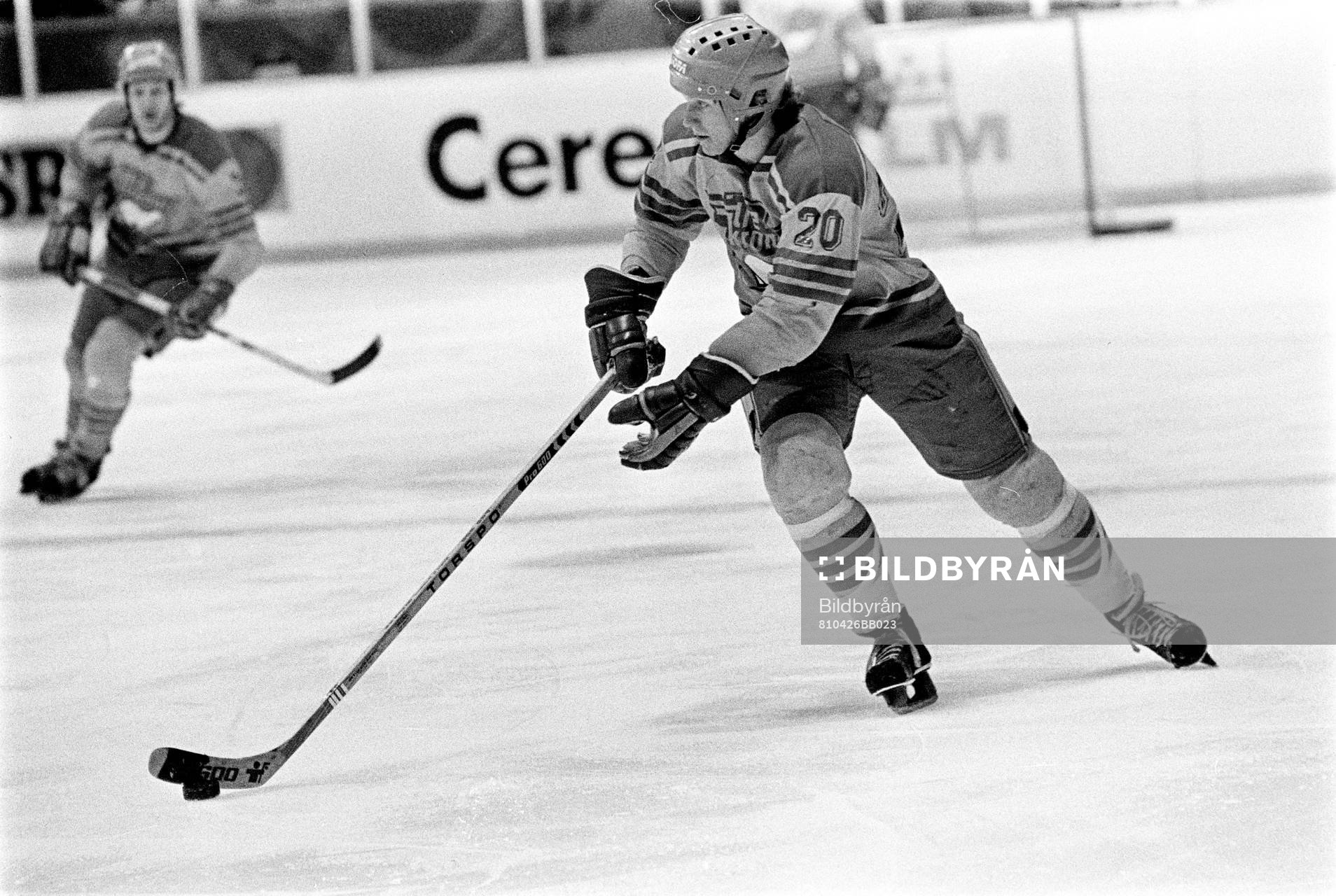 Thomas Steen med pucken