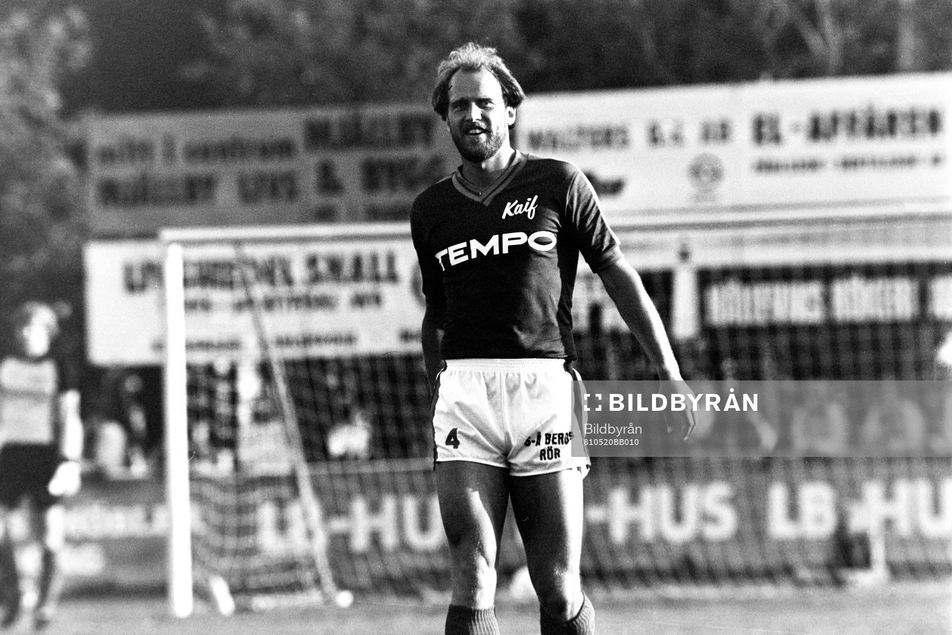 Fotboll, Div 2 Södra, Mjällby - Karlskrona, 0-3: Jan-Olof Wallgren, spelande tränare i Karlskrona.