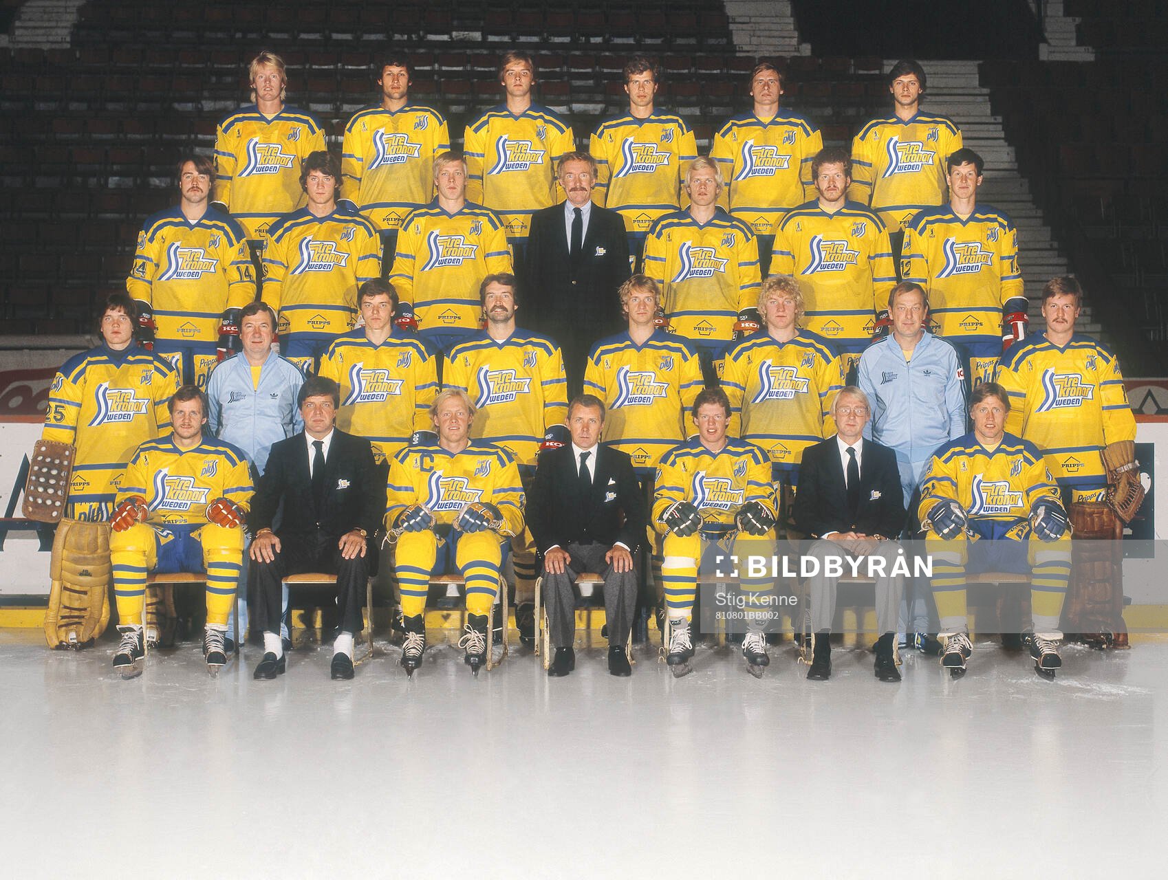 Players and team staff of Sweden pose for a team photo