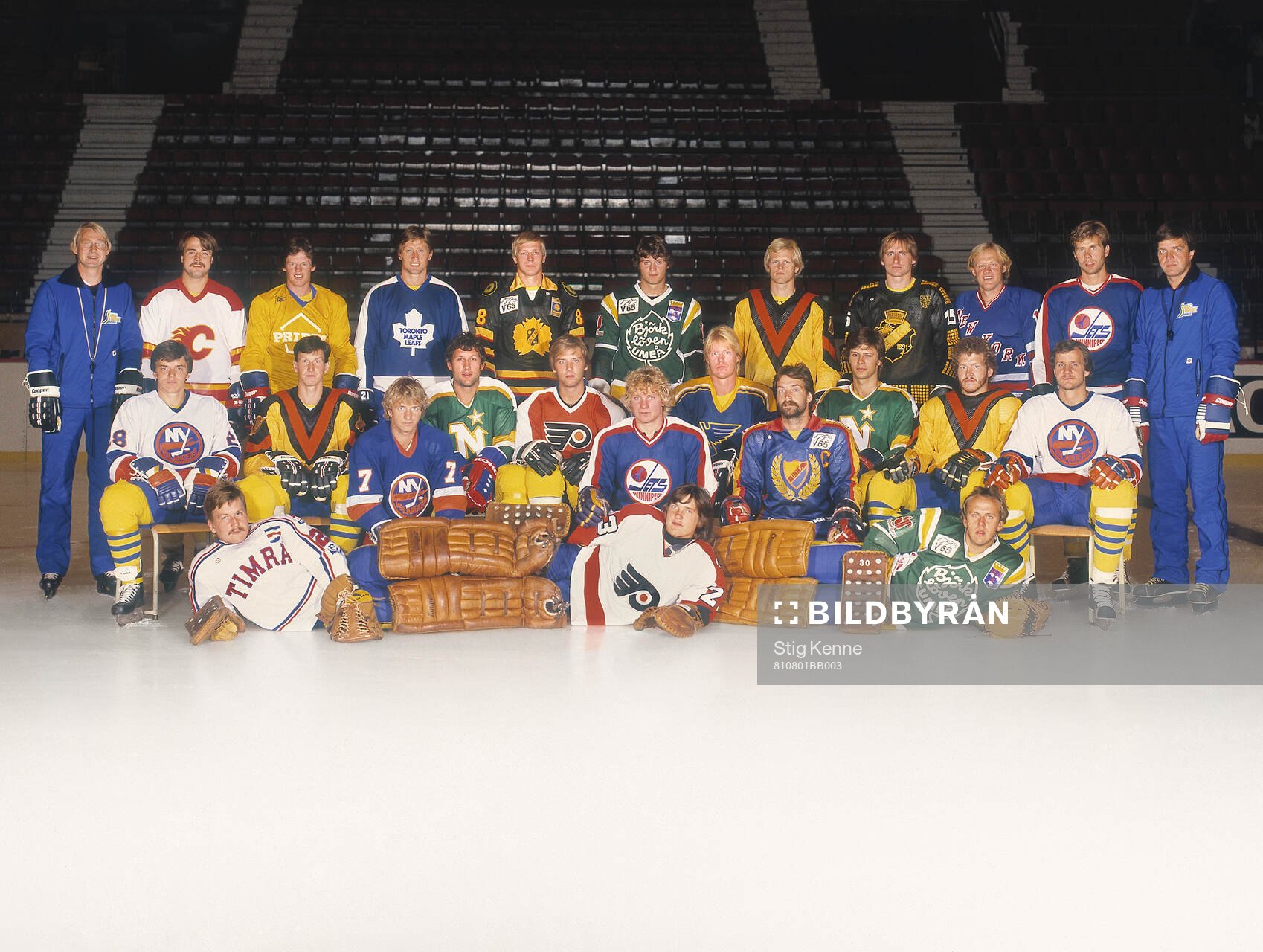 Players and team staff of Sweden pose for a photo with the