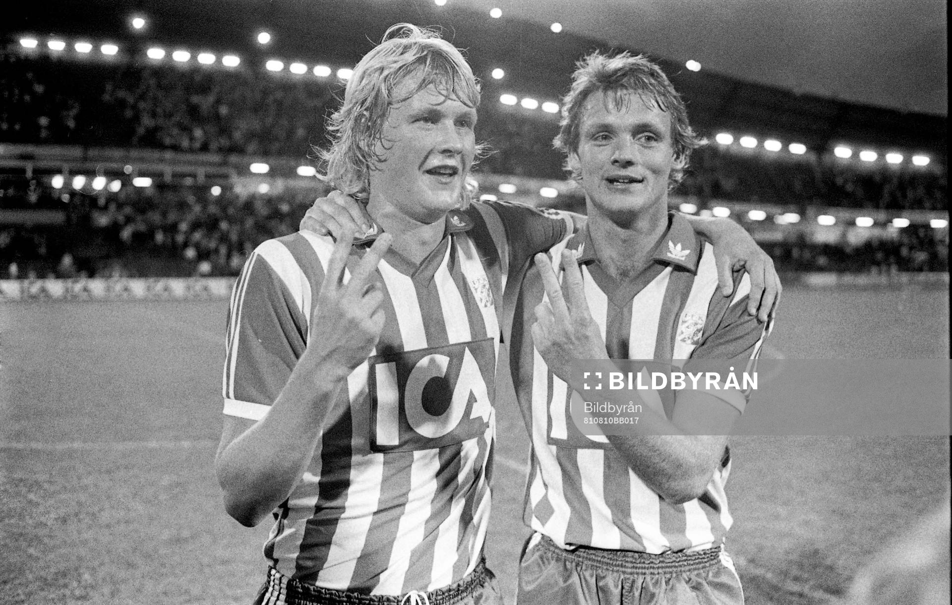  Göteborgs tvåmålsskyttar Håkan Sandberg och Torbjörn Nilsson jublar efter matchen..
© Bildbyrån - 5338