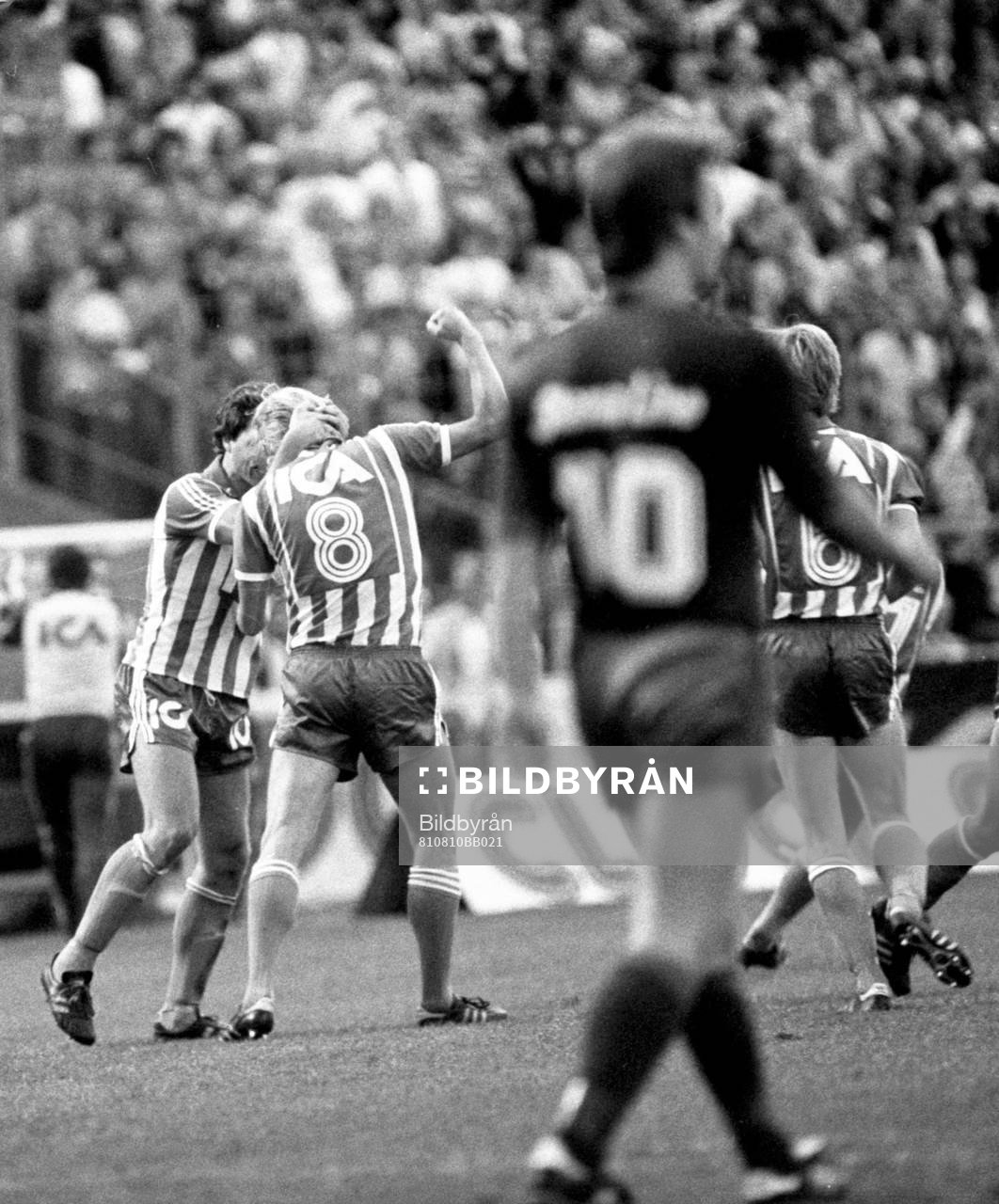  Glenn Hysén och Håkan Sandberg, Göteborg jublar efter mål.
© Bildbyrån - 5338