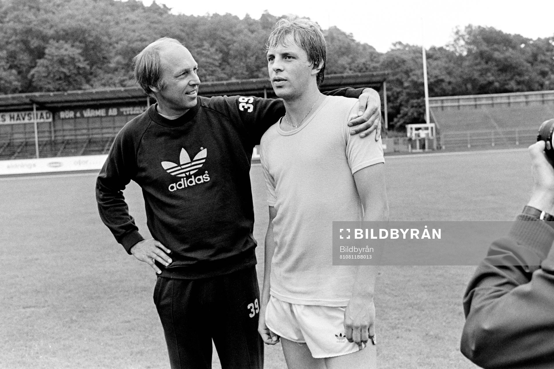 Fotboll, Sverige - Bulgarien, förhands: Lars Arnesson, förbundskapten i Sverige och Tommy Holmgren under en träning.