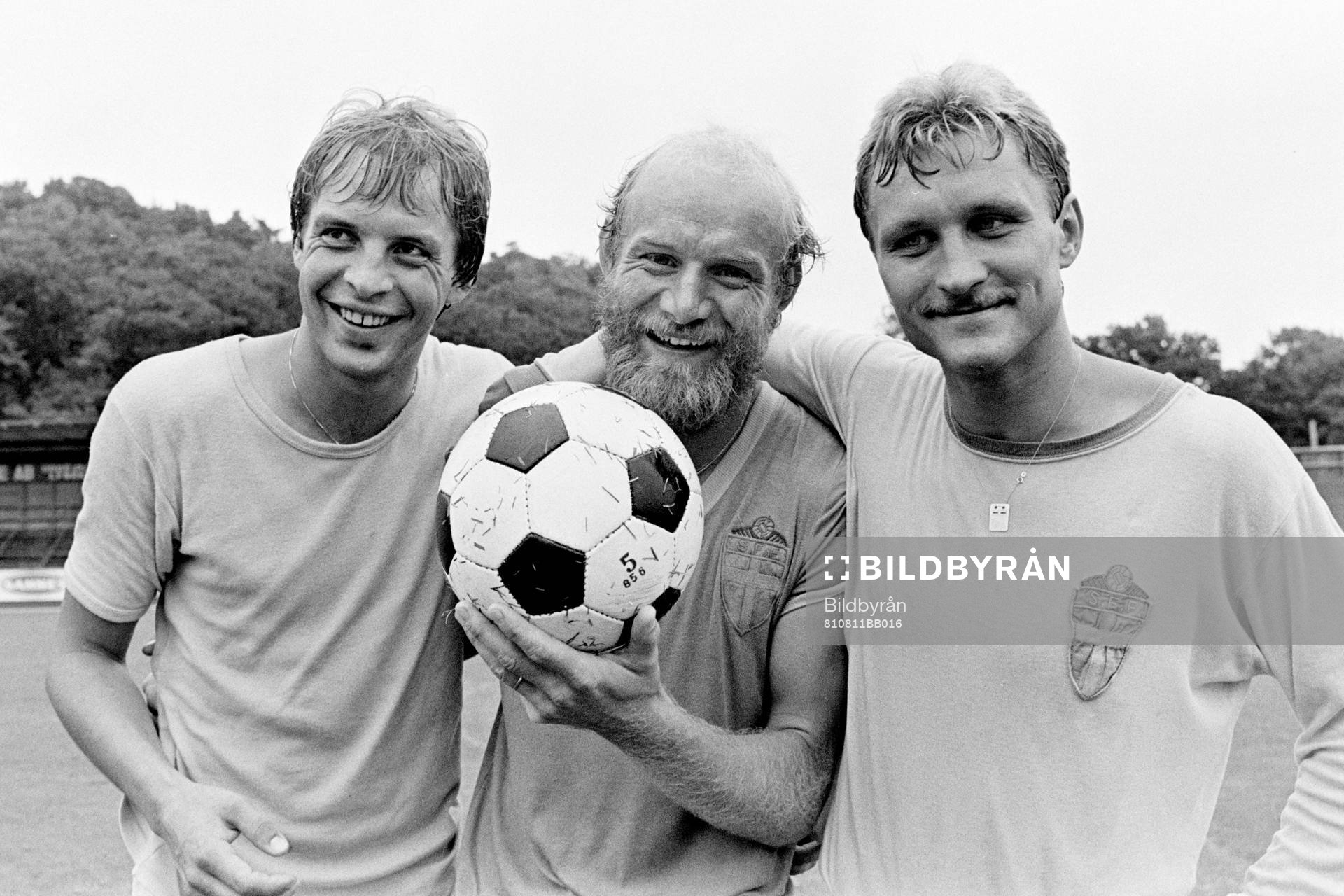 Fotboll, Sverige - Bulgarien, förhands: Sveriges förbundskapten Lars Arnesson bakom Tommy Holmgren, Thomas Sjöberg och Thomas Larsson.