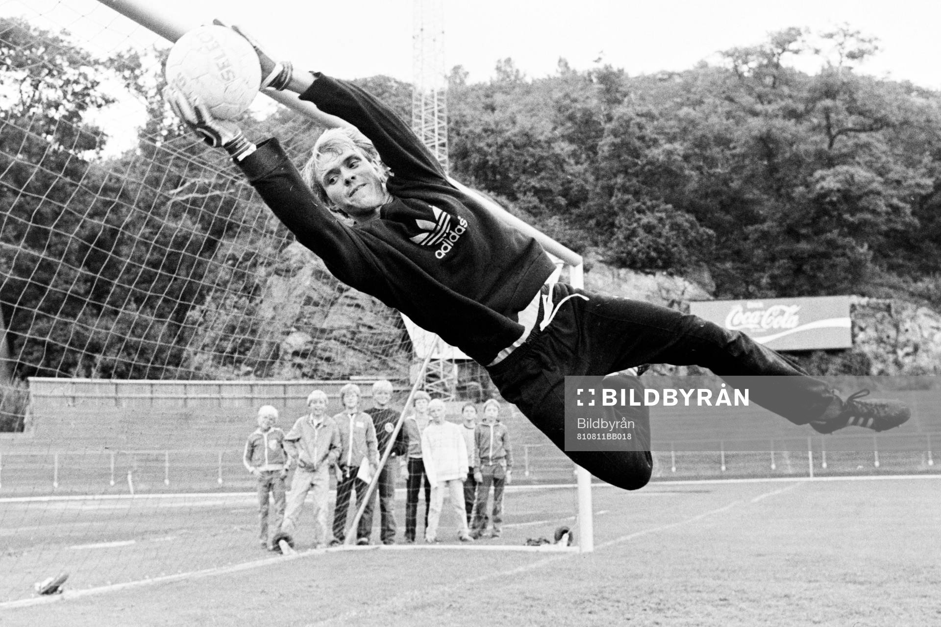 Fotboll, Sverige - Bulgarien, förhands: Sveriges målvakt Thomas Ravelli under en träning.