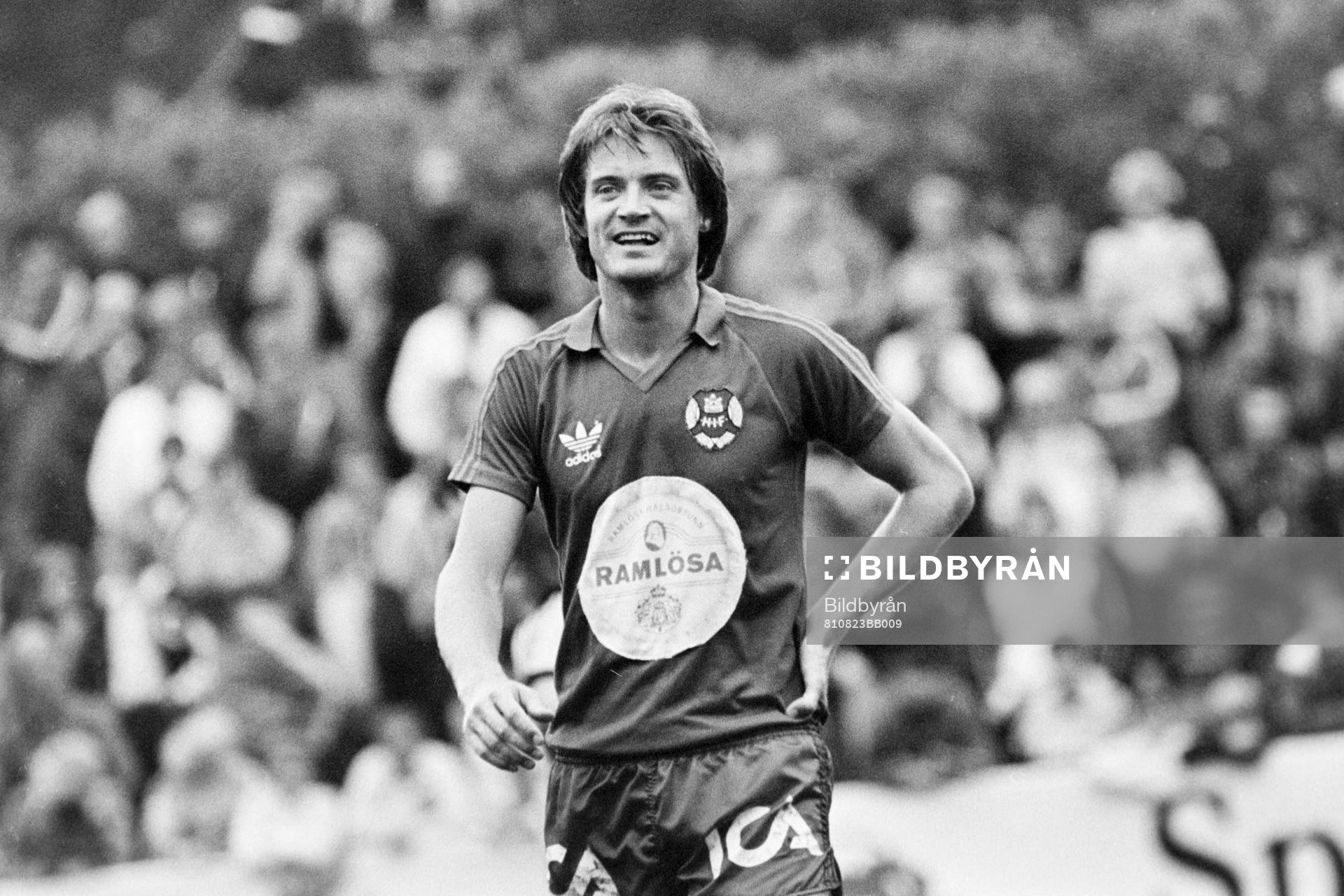 Fotboll, Div 2 Södra, Mjällby - Helsingborg, 0-2: Pär-Olof Ohlsson. Helsingborg.