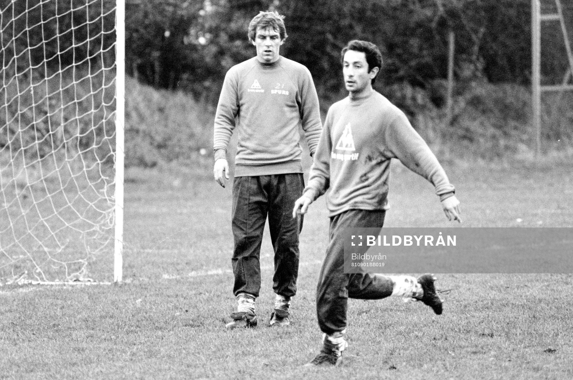 Football, Divison One, England 1981-1982, Tottenham, training session: Osvaldo Ardiles and Graham Roberts.   
