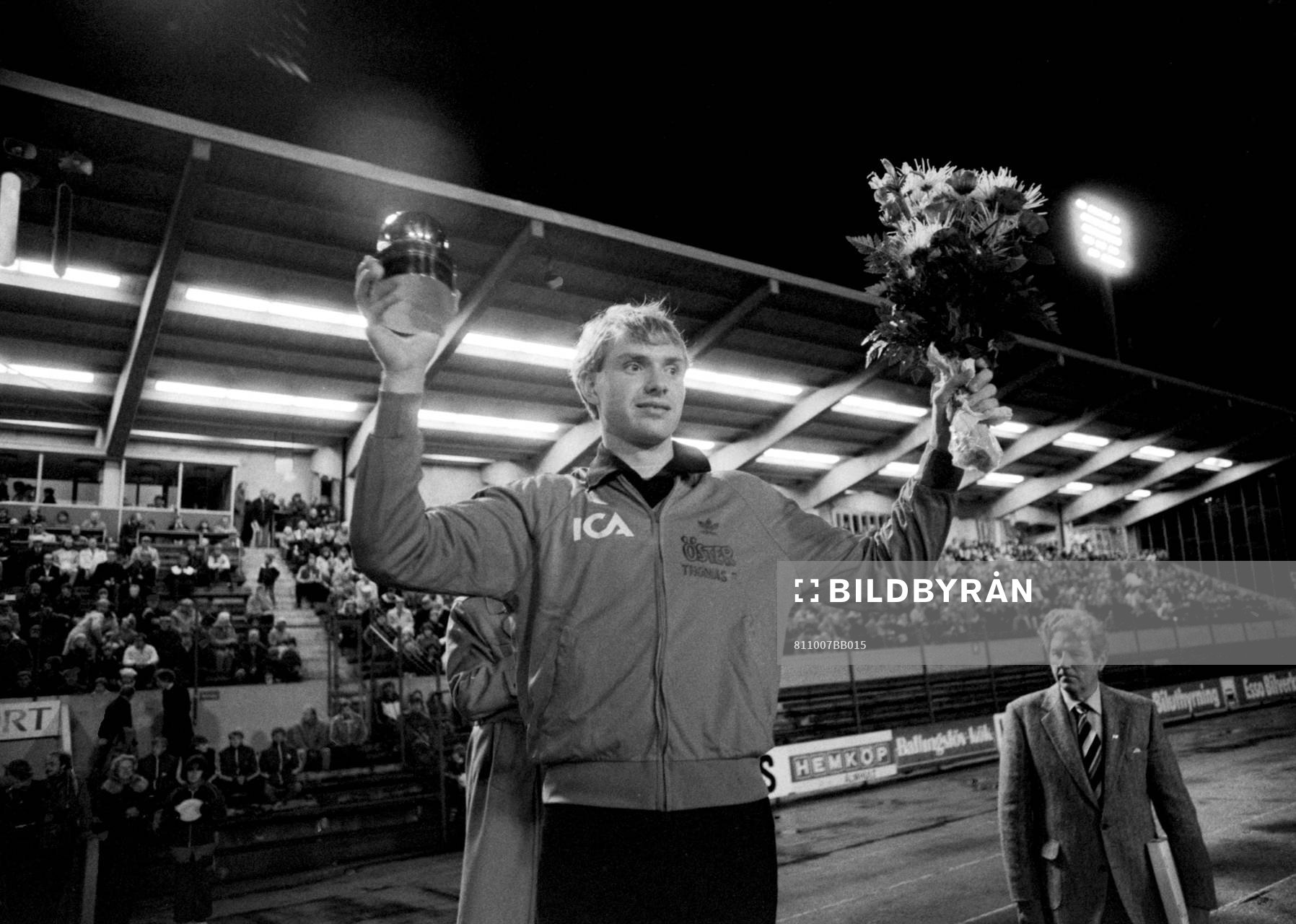 Östers målvakt Thomas Ravelli med Guldbollen