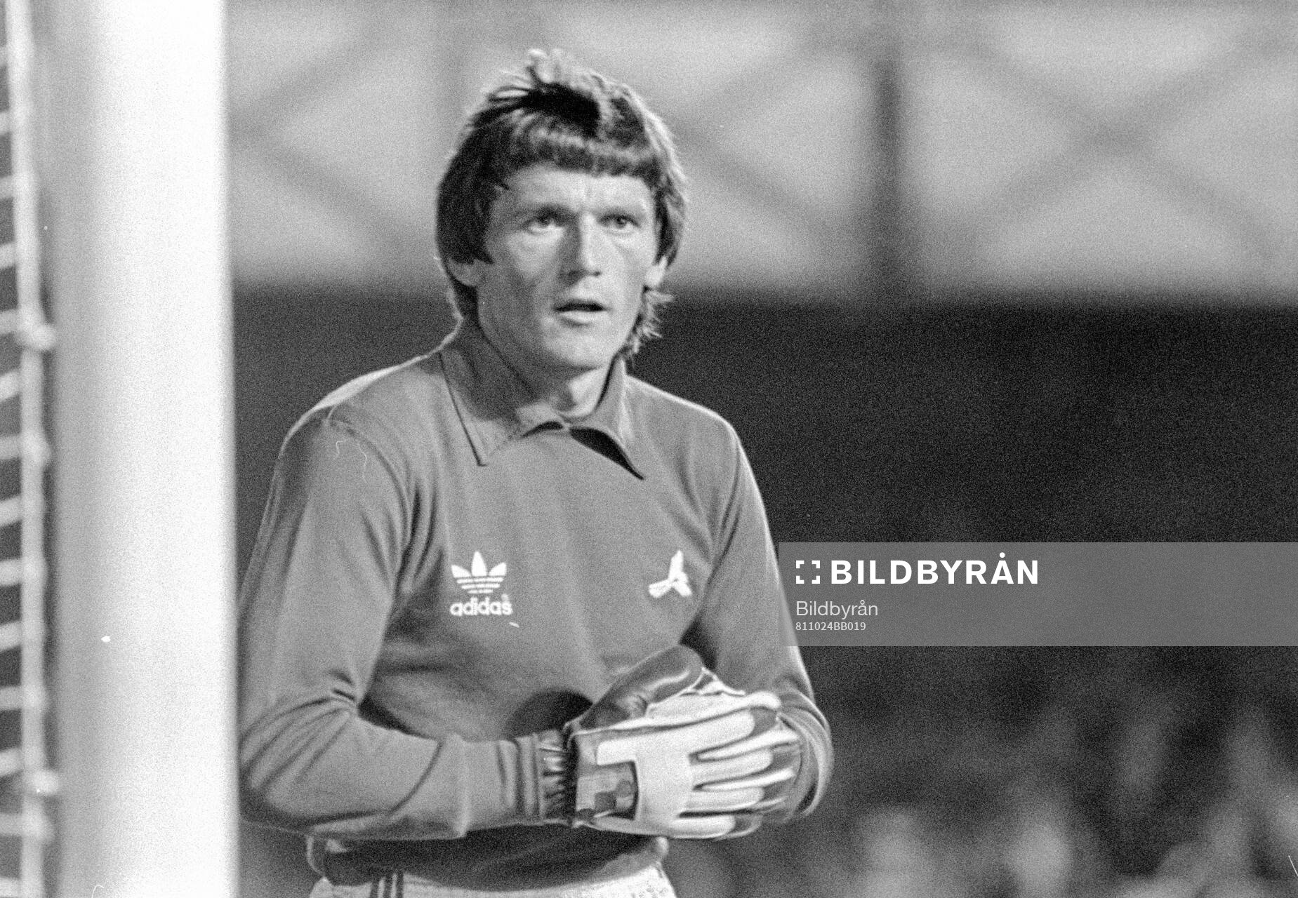Everton - Notts County: Radojko Avramovic, goalkeeper,