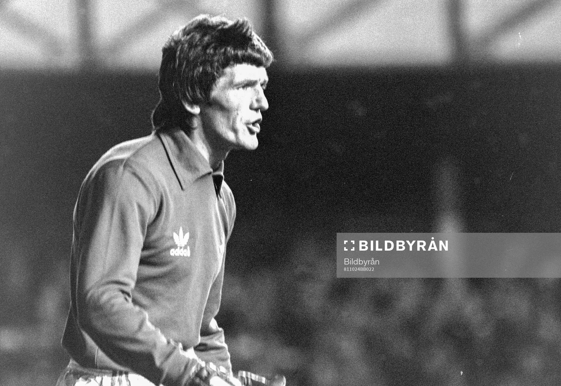 Everton - Notts County: Radojko Avramovic, goalkeeper,