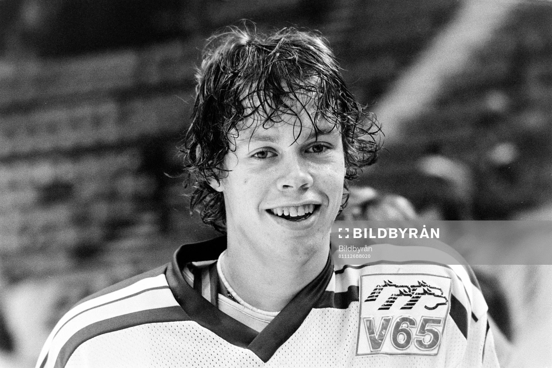 Niklas Holmberg, målvakt i Leksand jublar