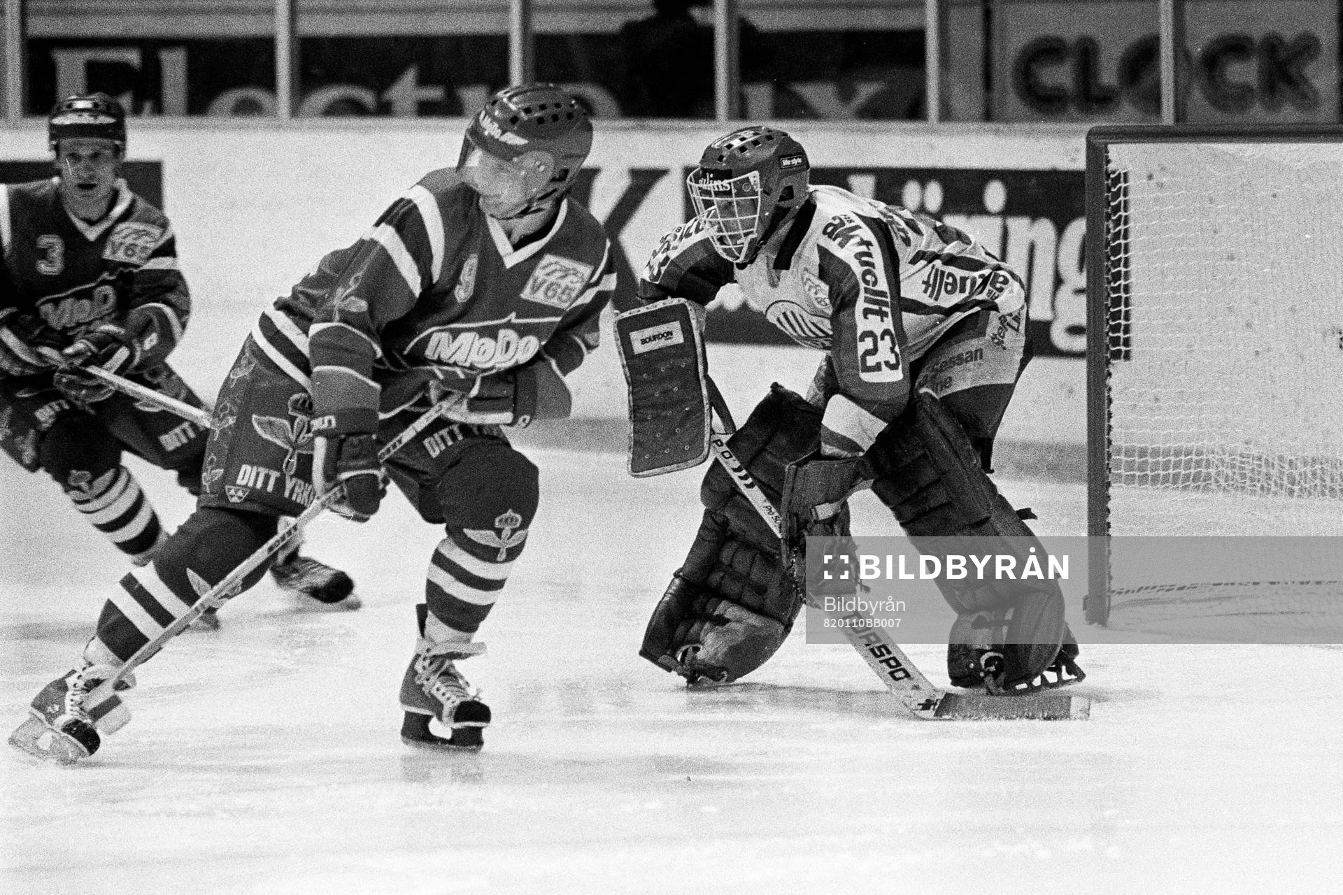 Jerry Lundberg, Modo framför Benny Westblom, målvakt i