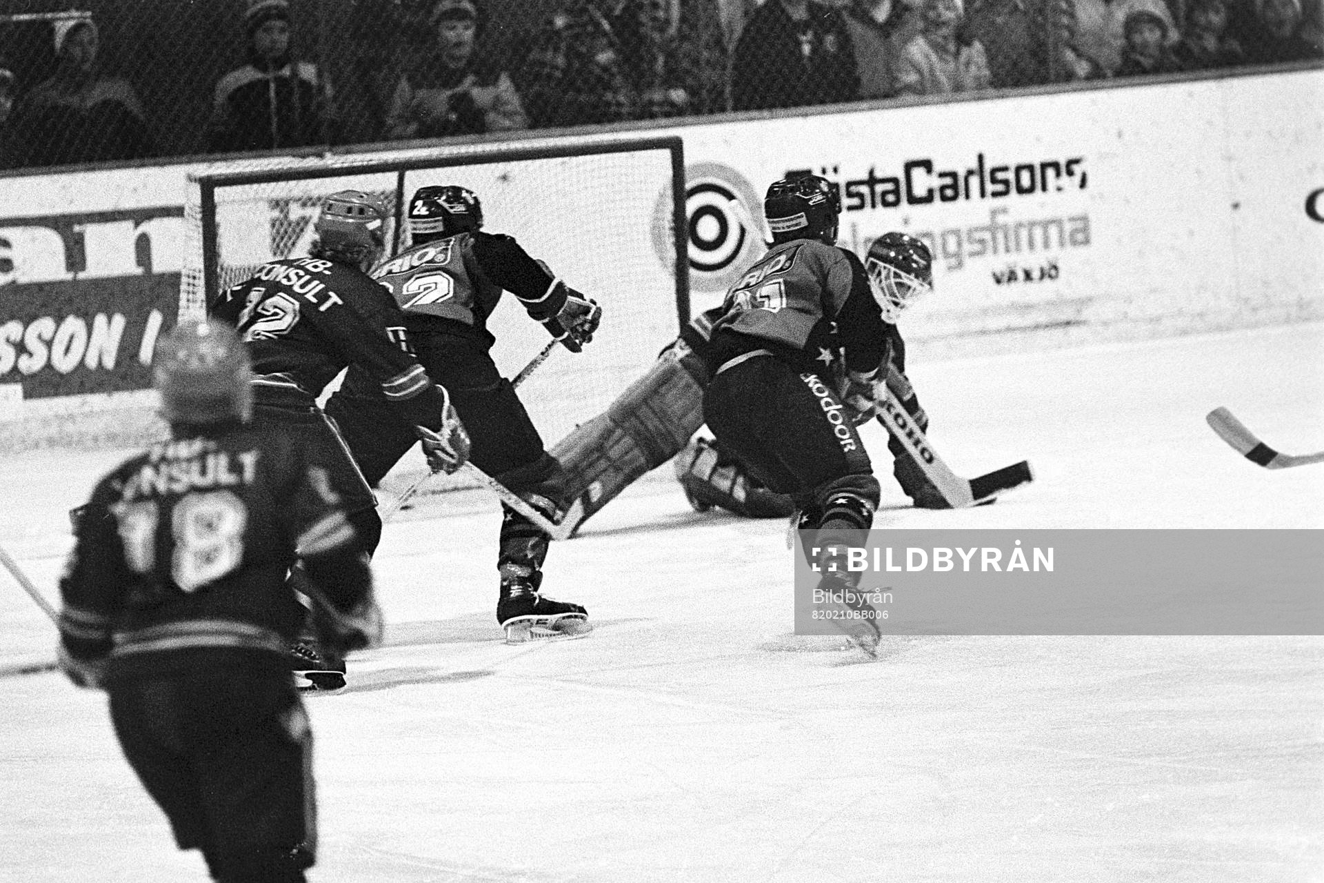 Malmös målvakt med pucken i beslag