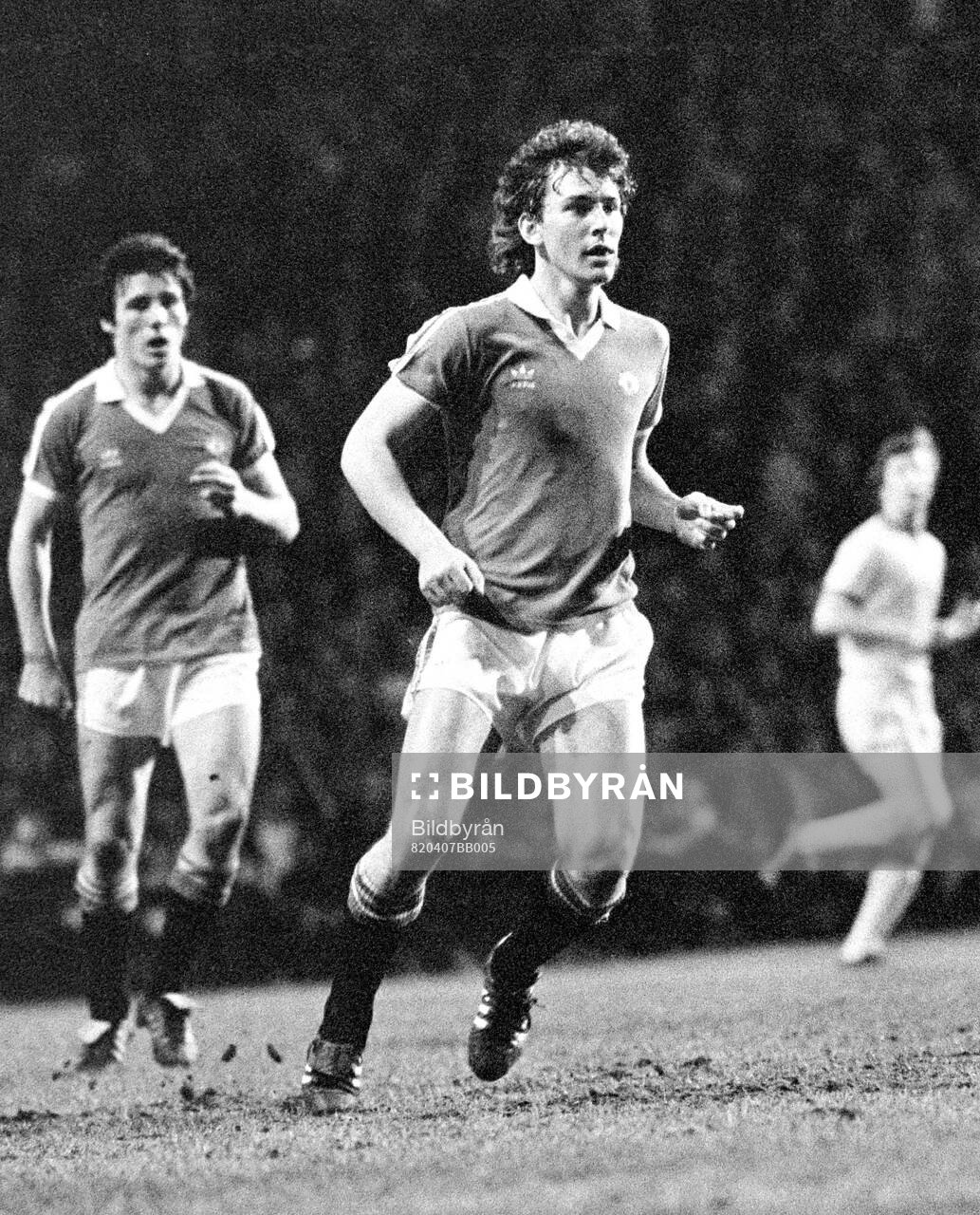 Football, English Division One, Manchester United - Liverpool: Manchester Uniteds Bryan Robson.