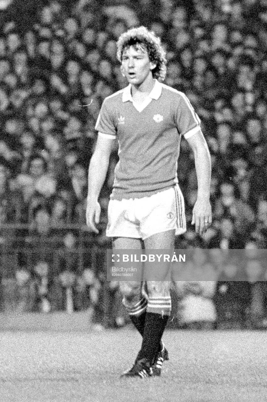 Football, English Division One, Manchester United - Liverpool: Manchester Uniteds Bryan Robson.