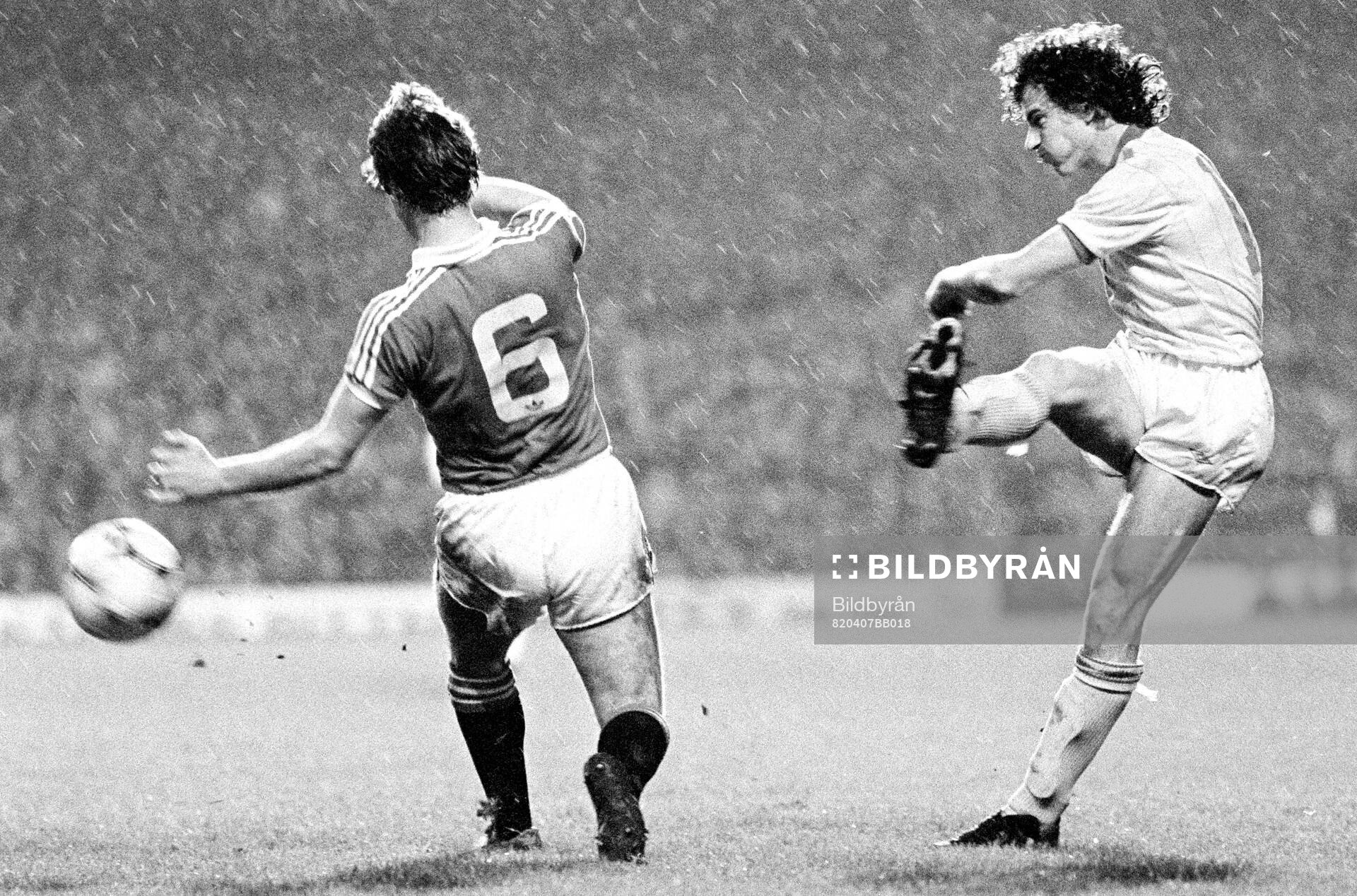 Football, English Division One, Manchester United - Liverpool: Liverpools Craig Johnston shoots.