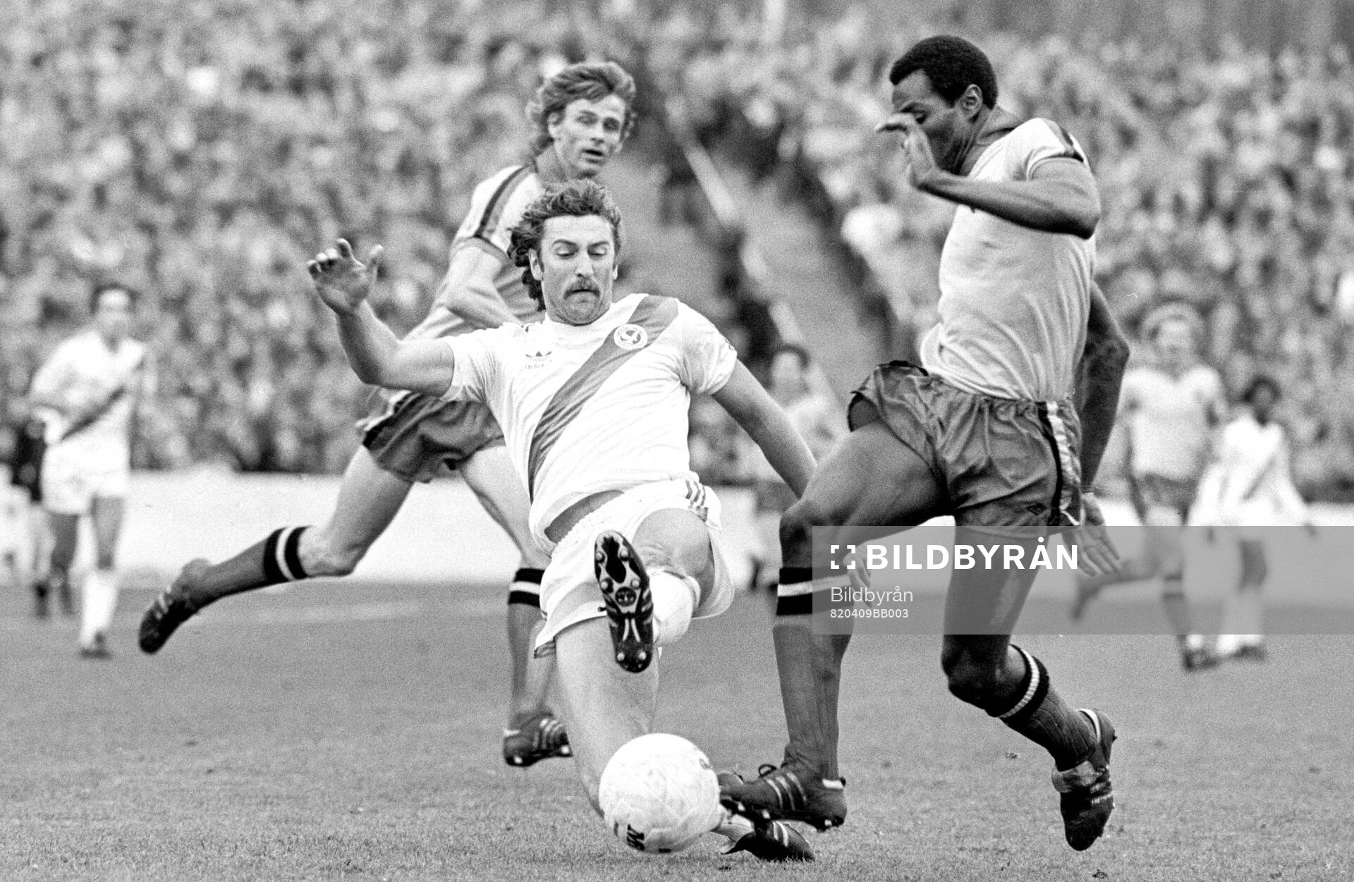 Jim Cannon of Crystal Palace against Watfords Luther