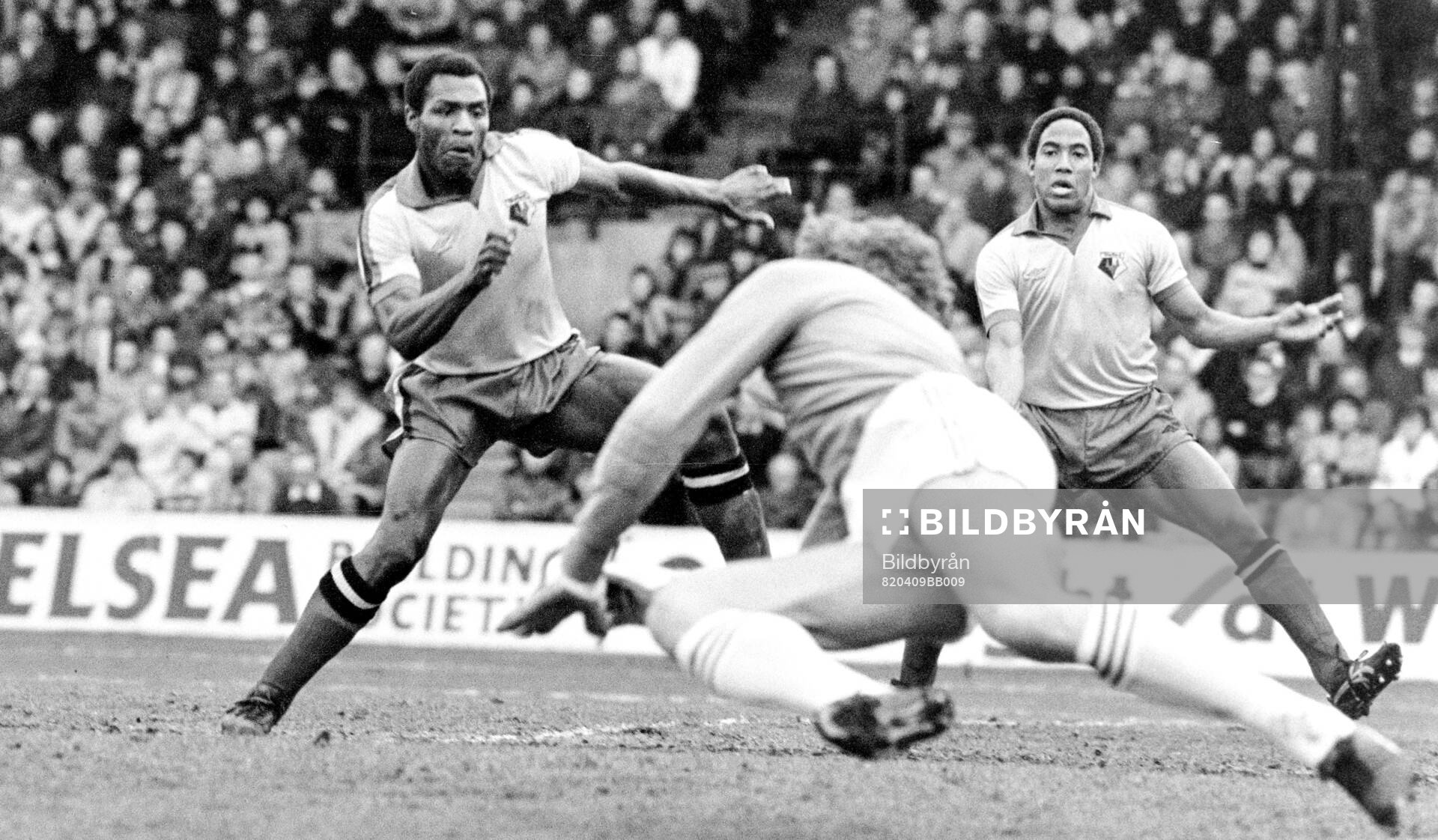 Football, Division Two, England, Watford - Crystal Palace: Watfords Luther Blissett and John Barnes against Palace goalkeeper Paul Barron.