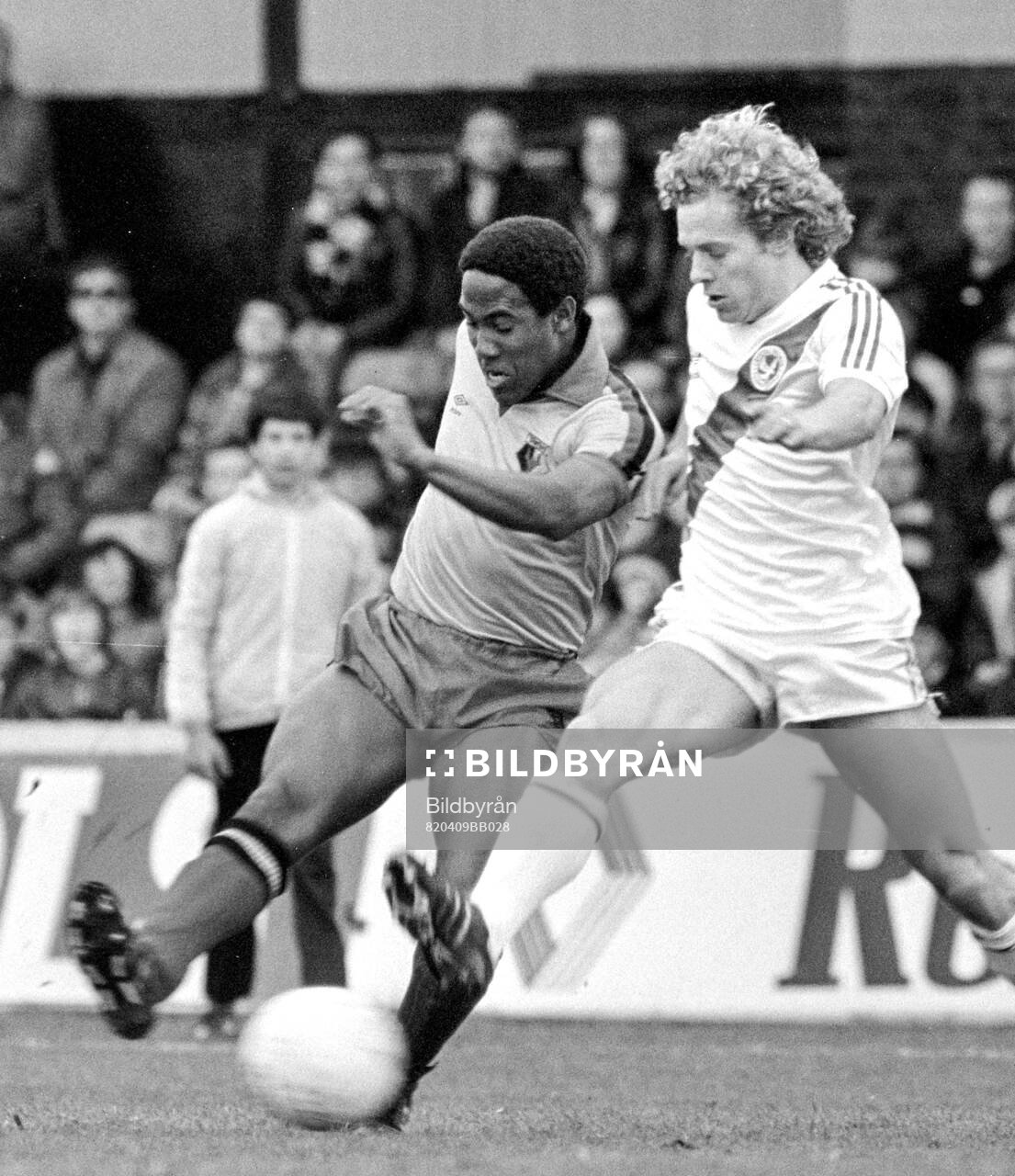 Football, Division Two, England, Watford - Crystal Palace: Watfords John Barnes against Neil Smillie of Crystal Palace.