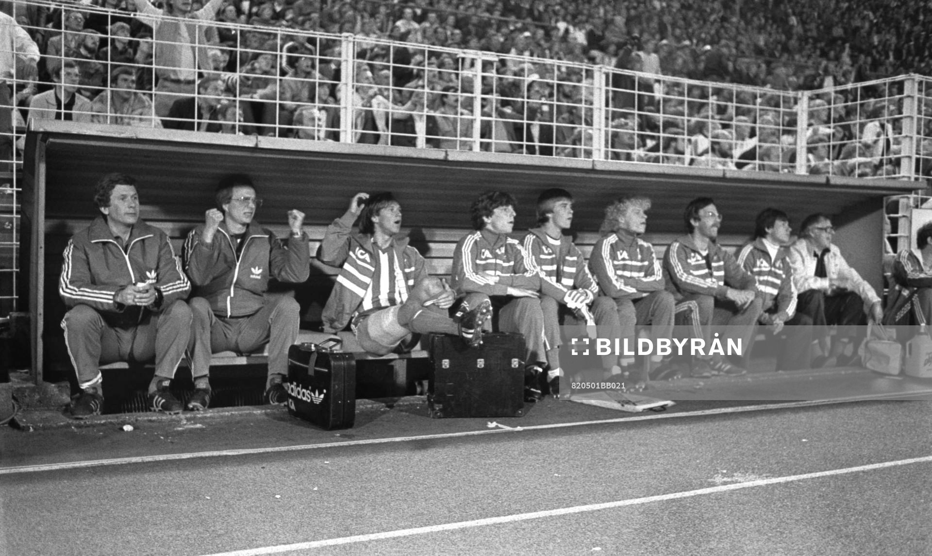 Göteborgs avbytarbänk och tränare Gunder Bengtsson