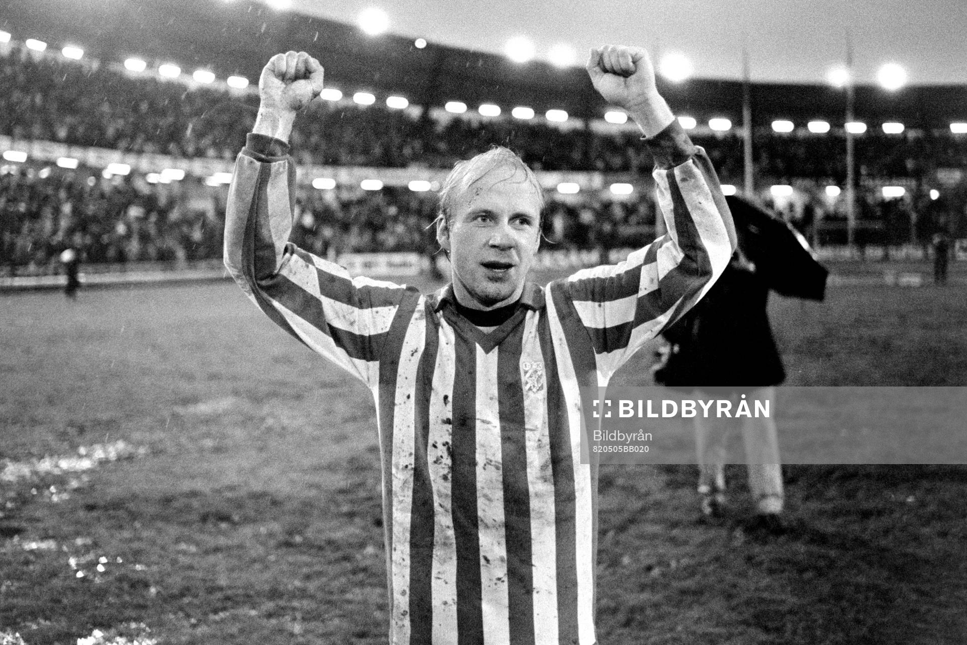 Fotboll, Uefacupen, Final, IFK Göteborg - Hamburg, 1-0: Göteborgs målskytt Tord Holmgren jublar efter segern.