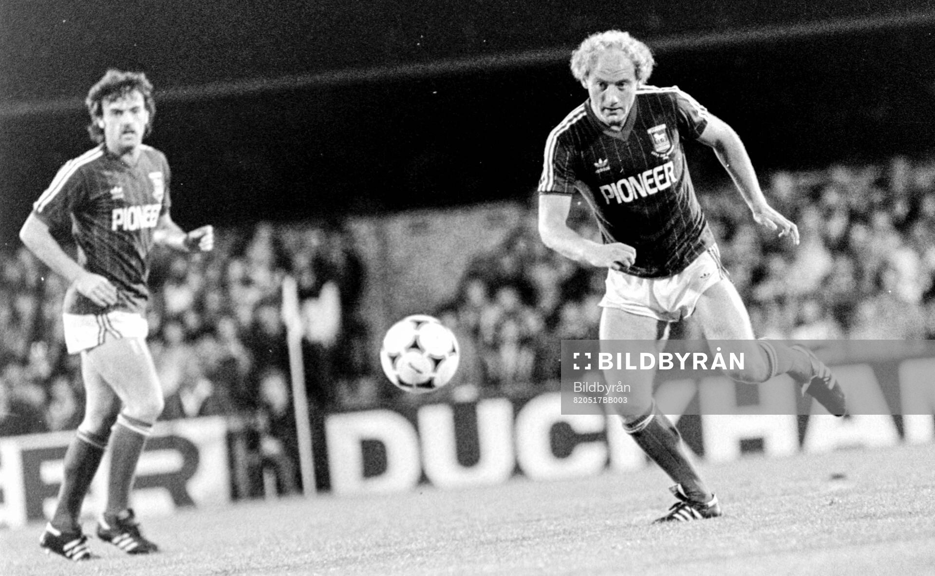 Ipswich - Tottenham: John Wark and Alan Brazil of Ipswich