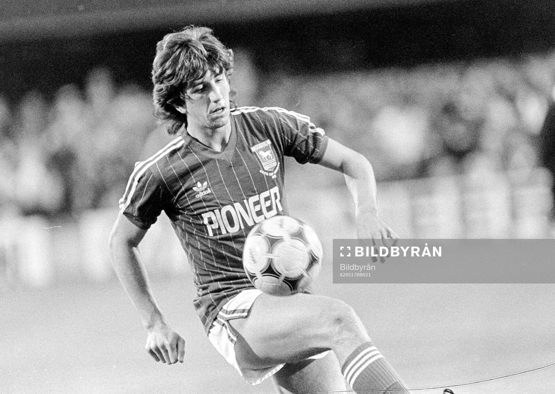 Ipswich - Tottenham: Paul Mariner of Ipswich