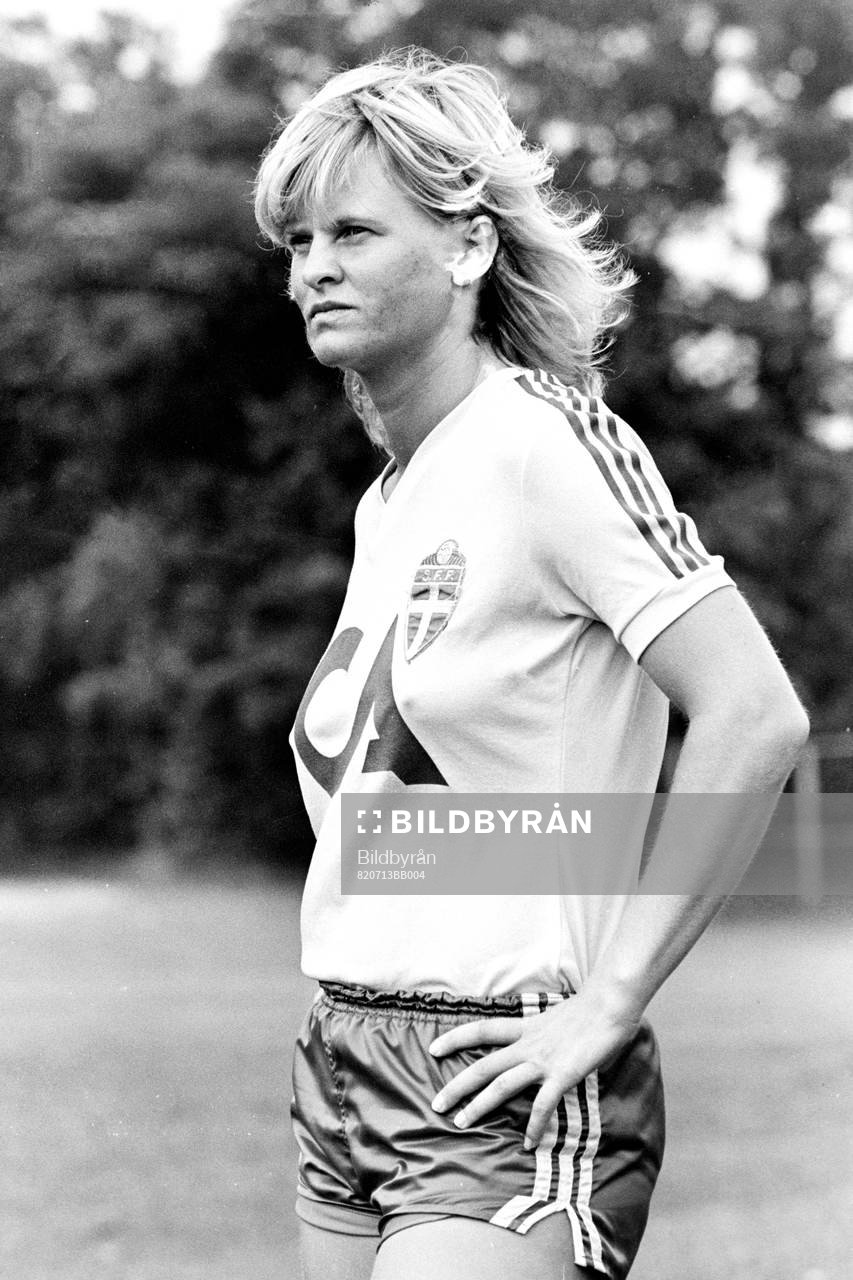 Karin Åhman, Sverige