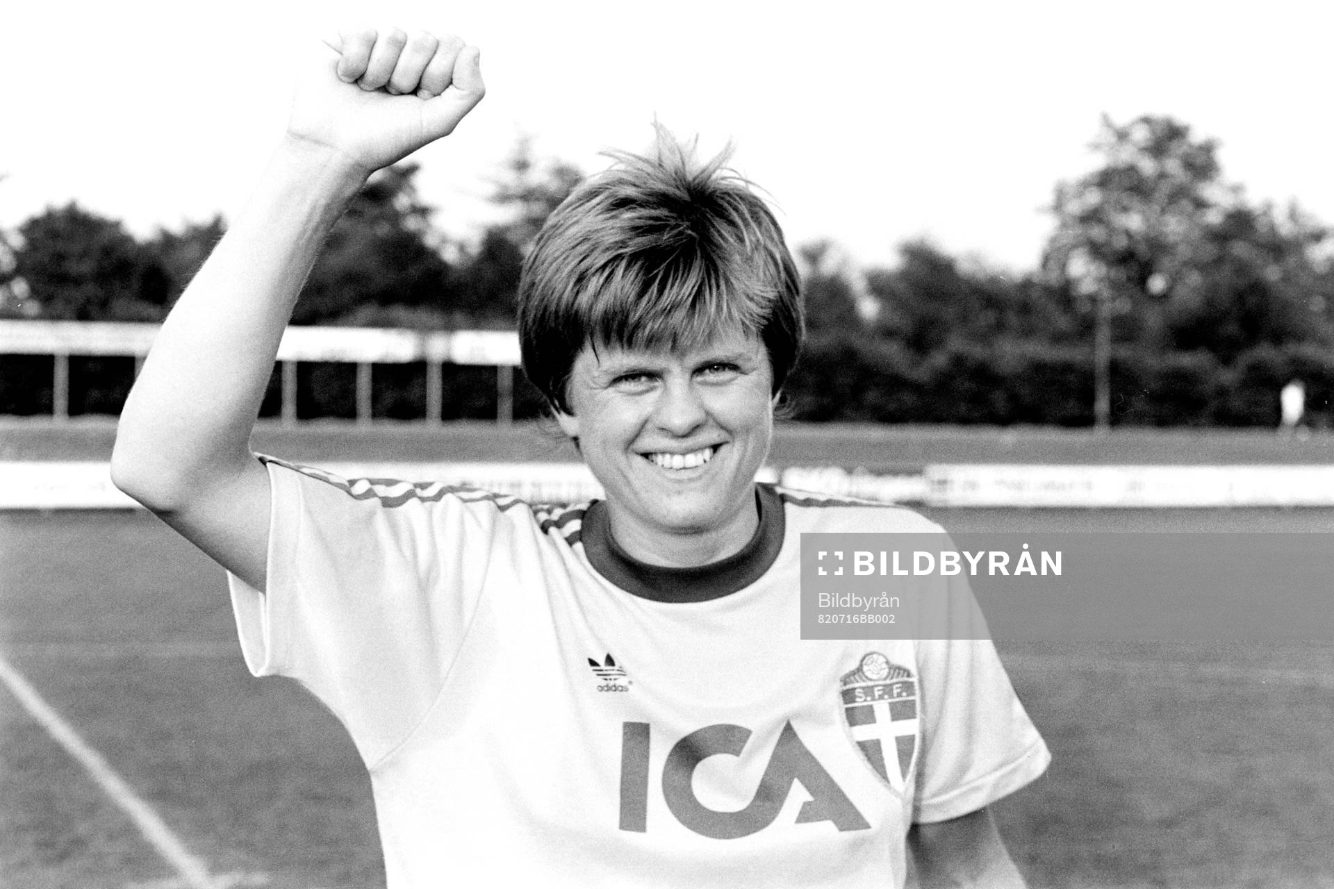 Sveriges målskytt Birgitta Söderström jublar