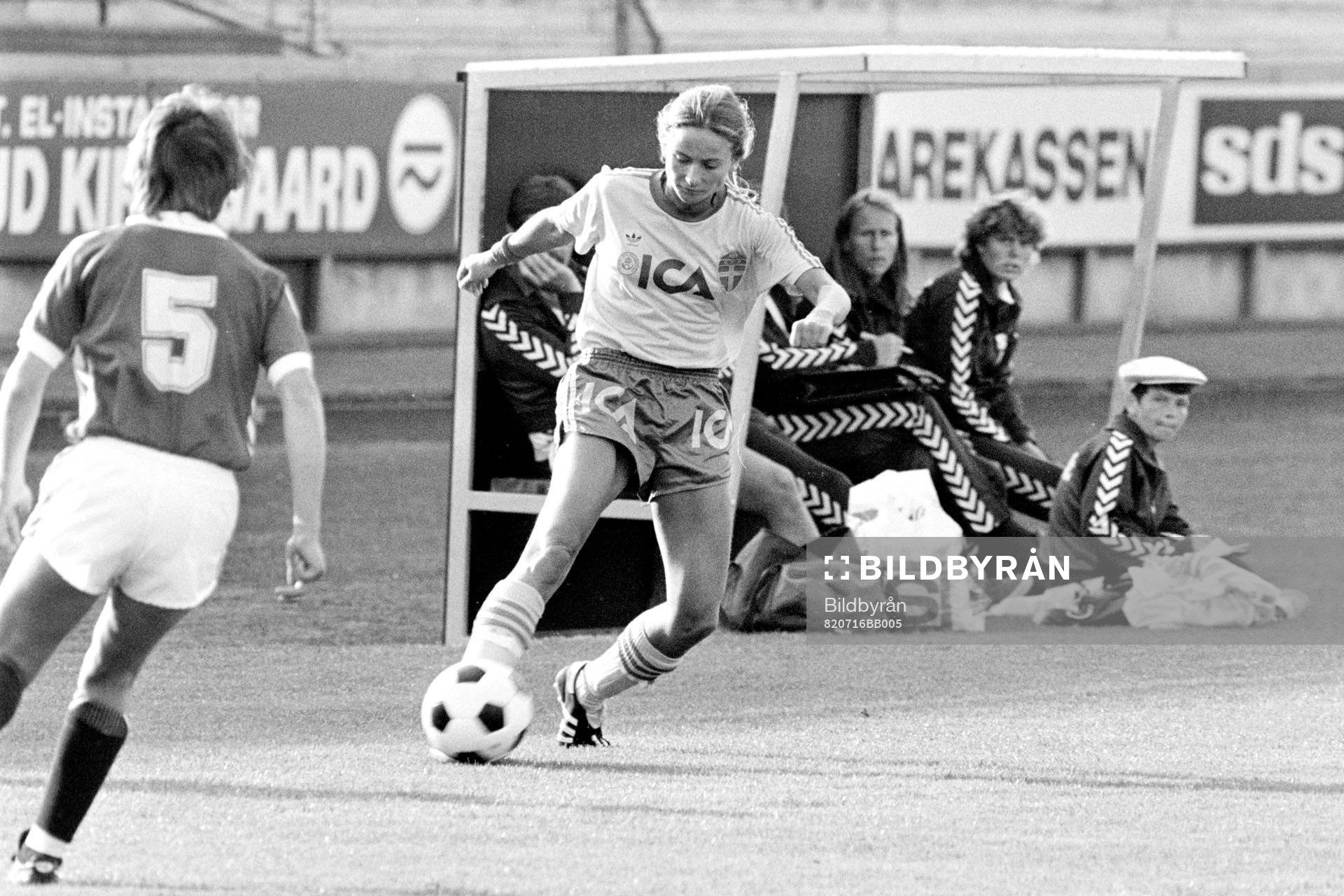 Anette Nicklasson, Sverige med bollen