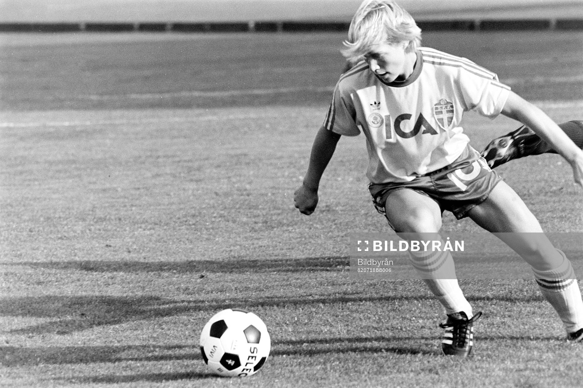 Fotboll, NM, Damer, Sverige - Danmark, 1-2: Helen Johansson, Sverige.