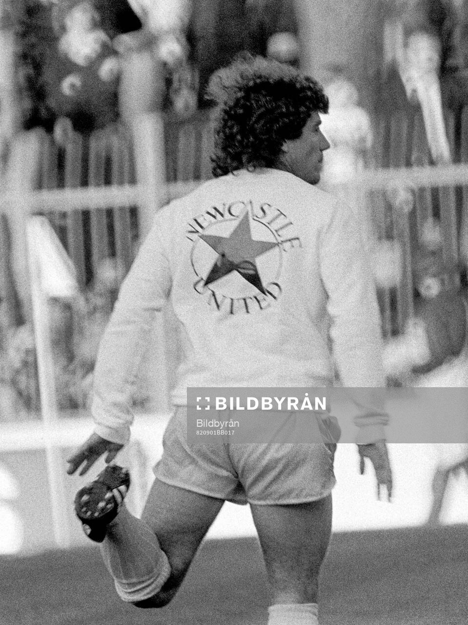 Kevin Keegan of Newcastle warming up