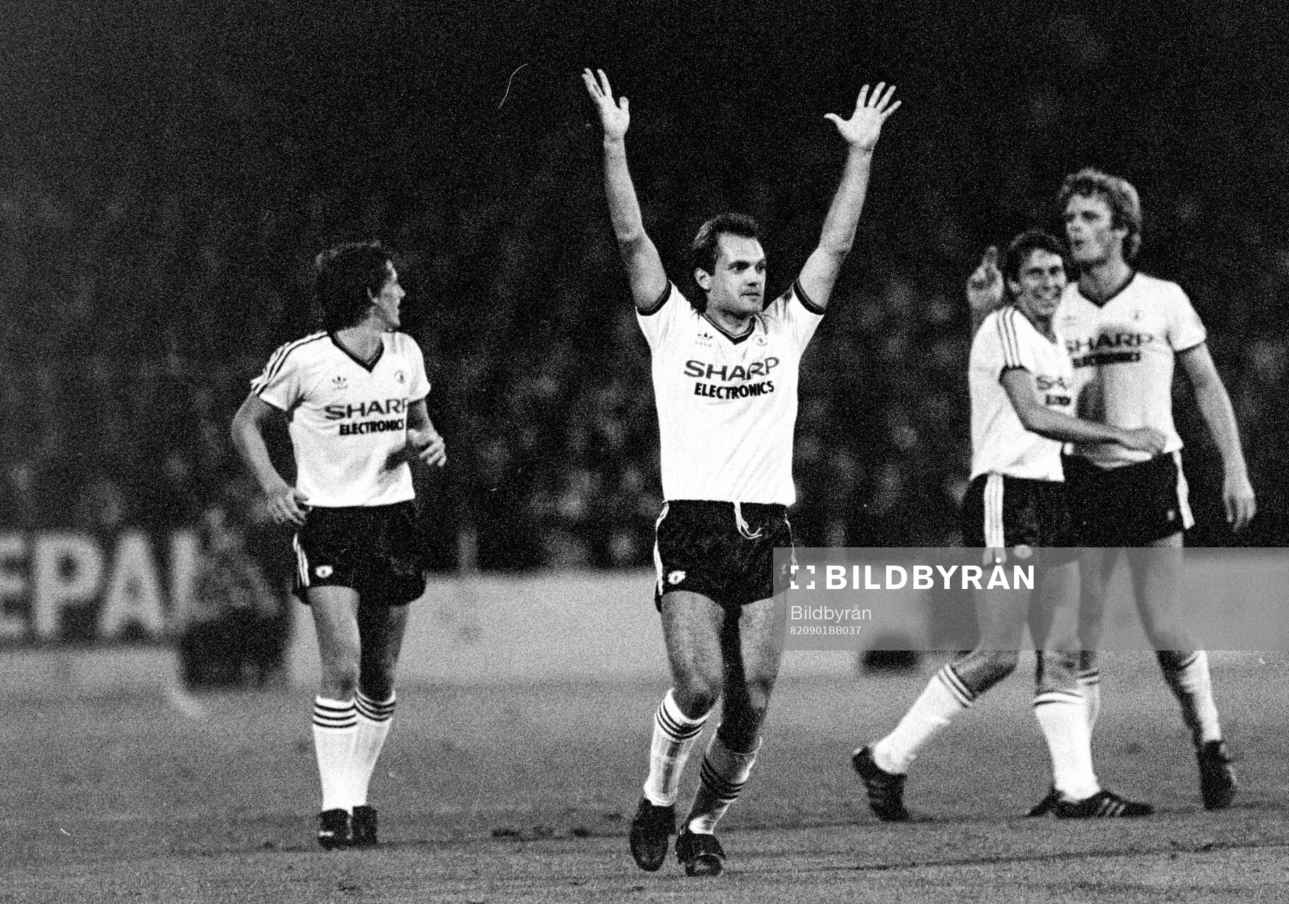 Nottingham Forest - Manchester United: Ray Wilkins of