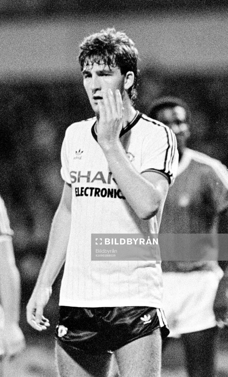 Nottingham Forest - Manchester United: Norman Whiteside of