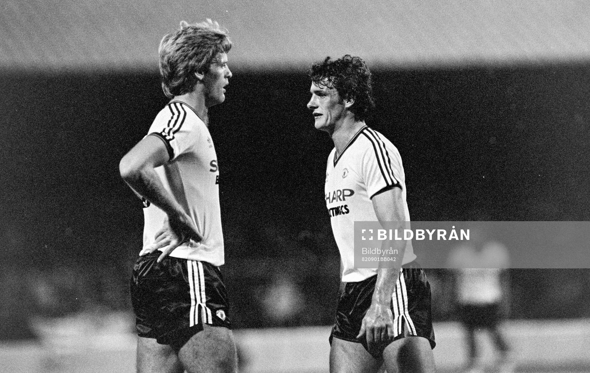 Nottingham Forest - Manchester United: Gordon McQueen and