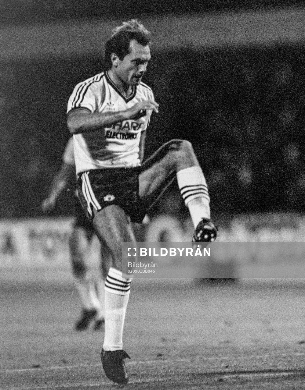 Nottingham Forest - Manchester United: Ray Wilkins of