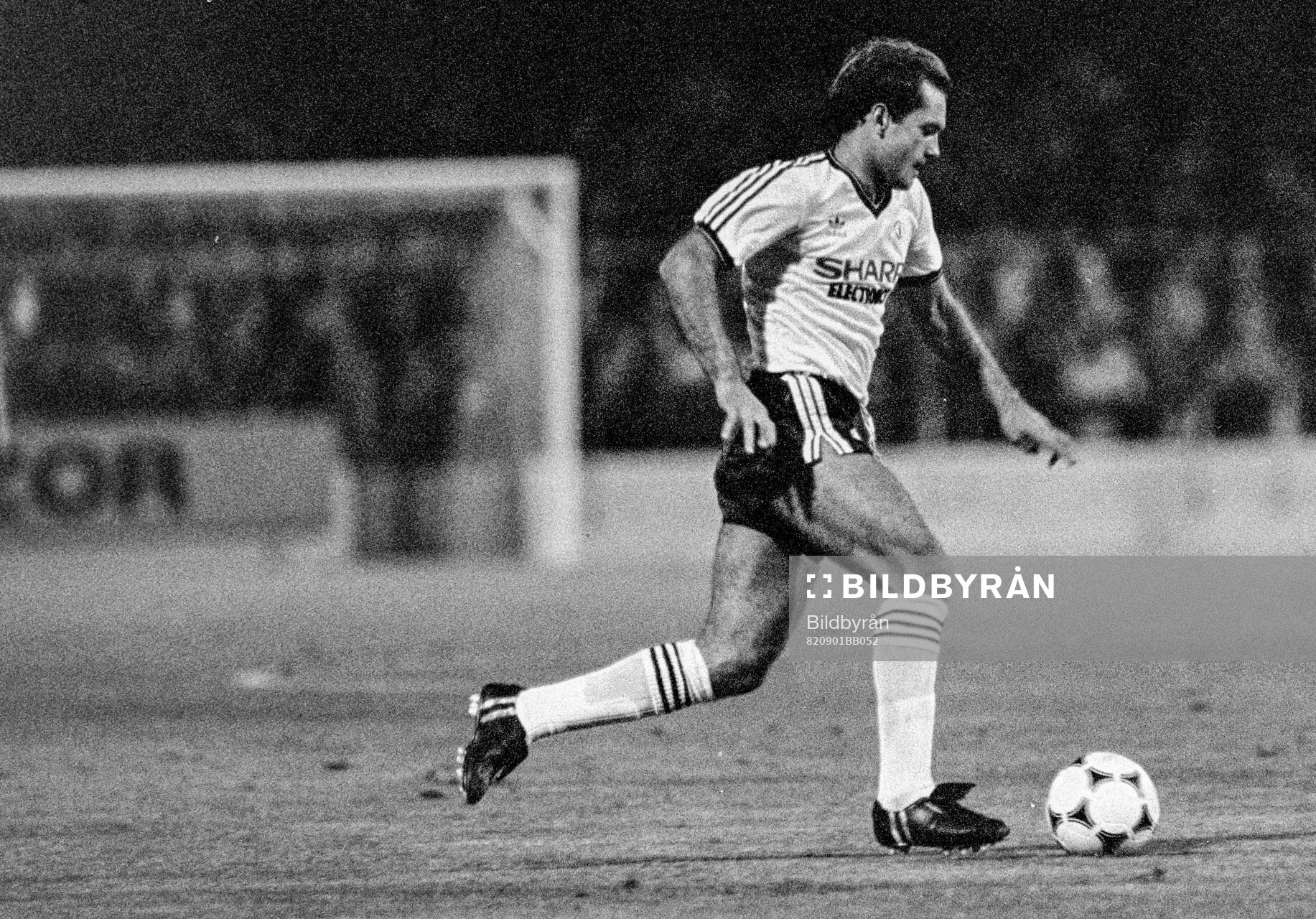 Nottingham Forest - Manchester United: Ray Wilkins of
