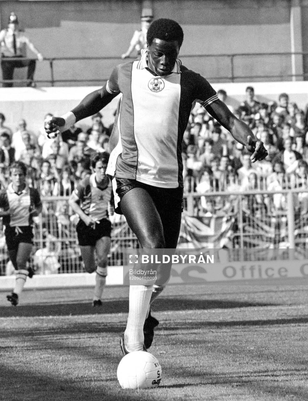 Southampton - Aston Villa: Southamptons Justin Fashanu