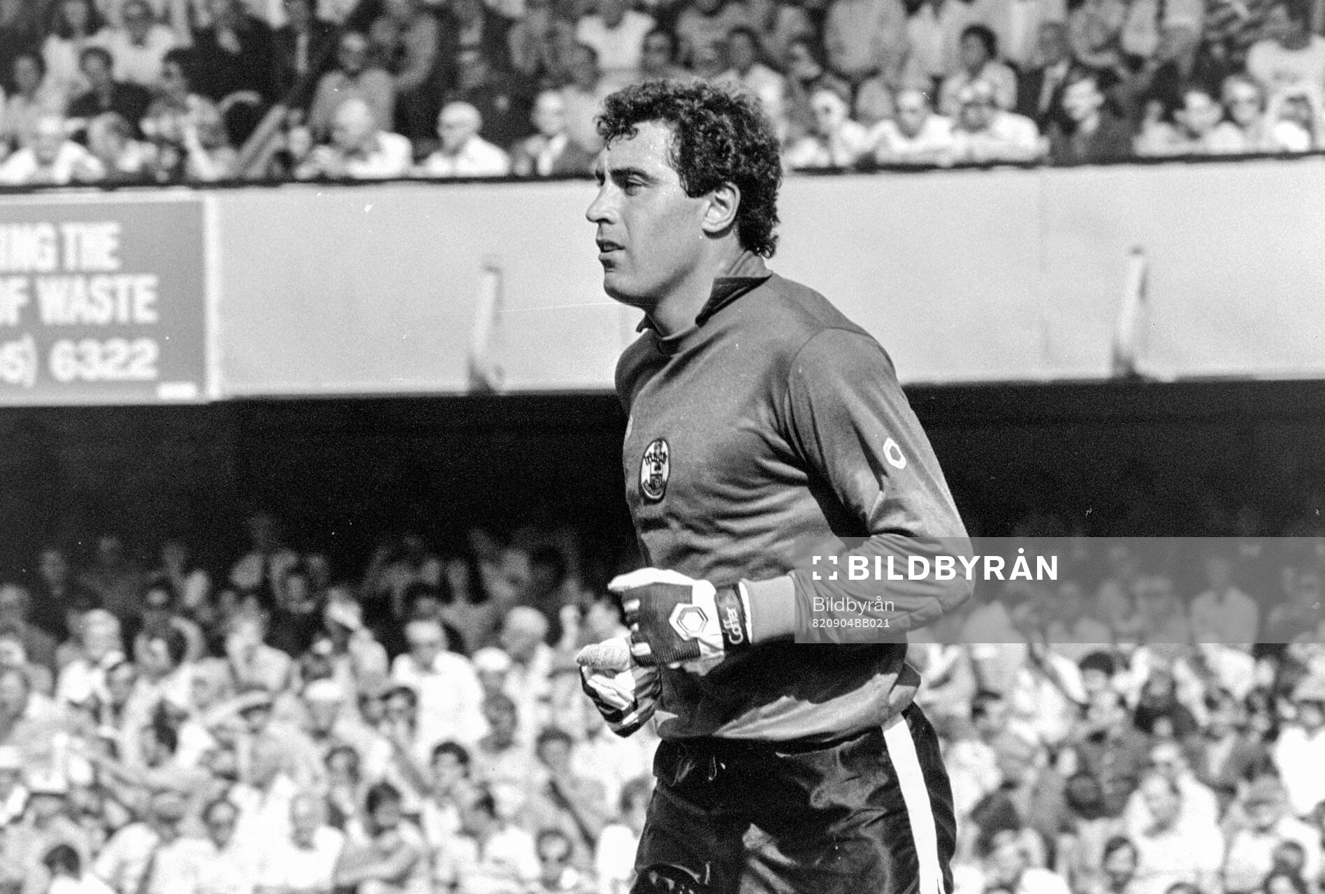 Southampton - Aston Villa: Southamptons goalkeeper Peter