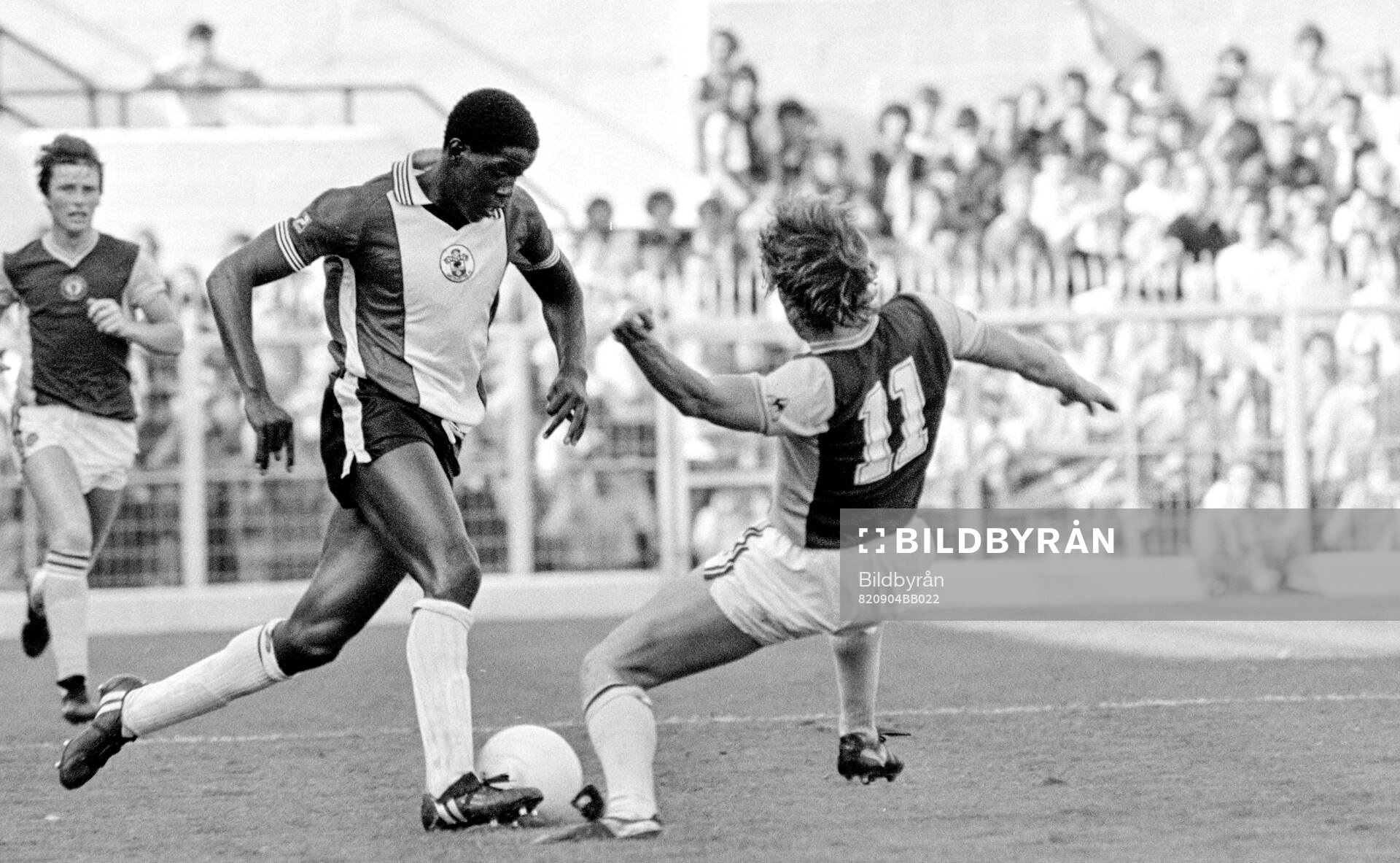 Southampton - Aston Villa: Southamptons Justin Fashanu