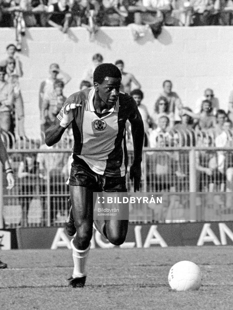 Southampton - Aston Villa: Southamptons Justin Fashanu
