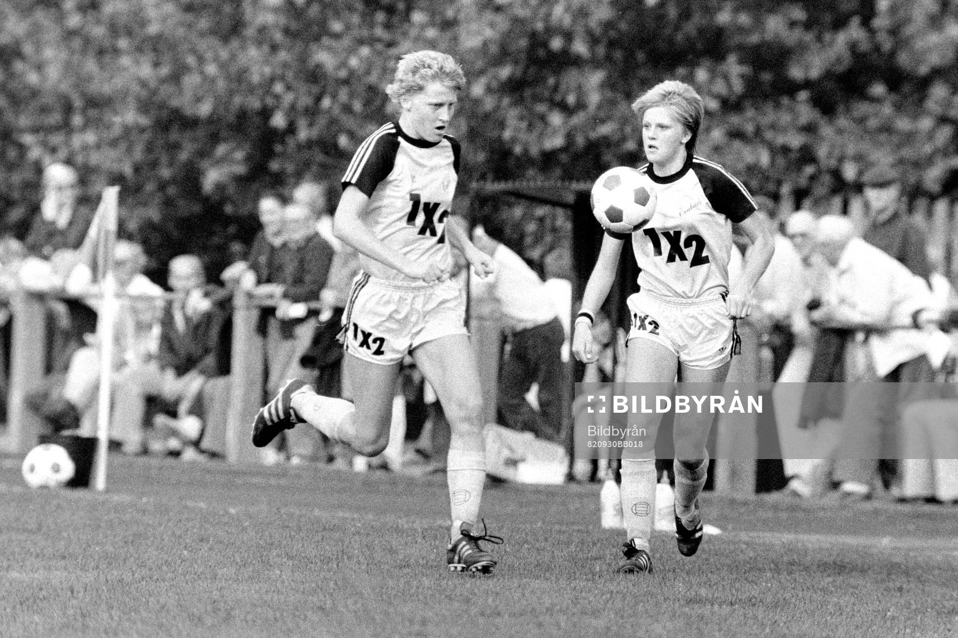Fotboll, Damer, Div 1 Södra, Öxabäck - Wä: Ann-Christin Lindquist och Birgitte Ericsson, Öxabäck.