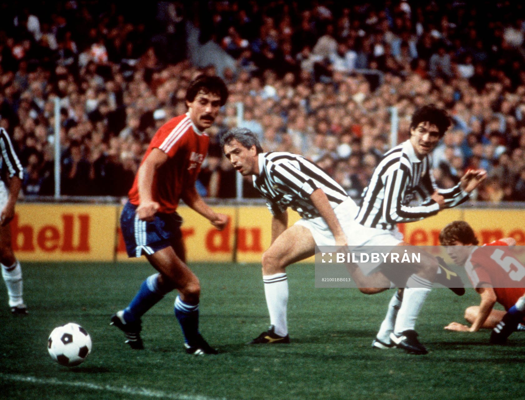 Fotboll, Hvidovre - Juventus, Paolo Rossi och Bettega,