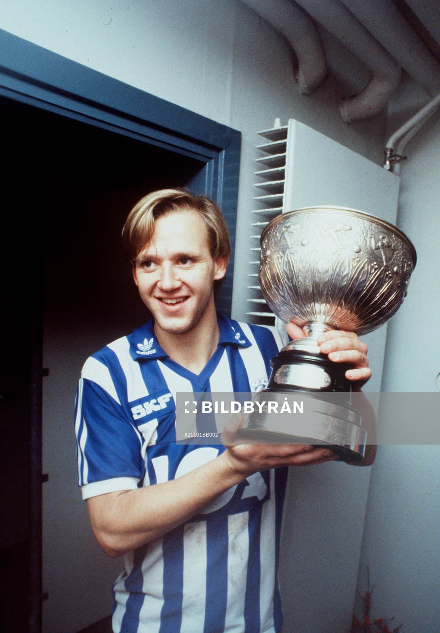 Fotboll SM-final, Dan Corneliusson, IFK Göteborg höjer
