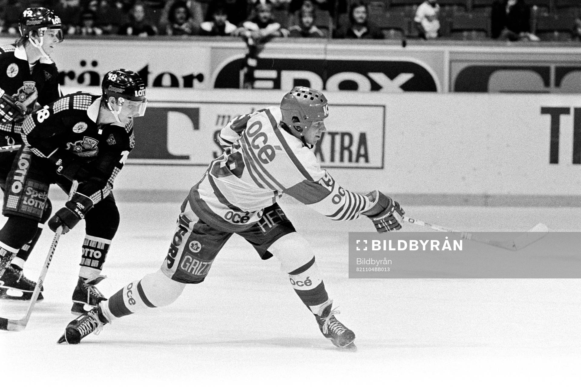 Hasse Sjöö, Frölunda i skottagen framför Leif Holmgren,