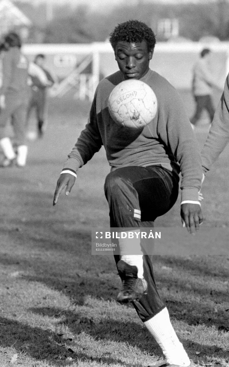 Football, Division One, England, Tottenham, Training session: Garth Crooks.