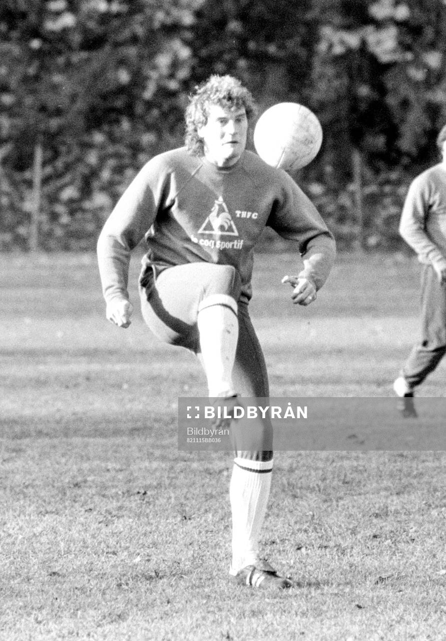 Football, Division One, England, Tottenham, Training session: Glenn Hoddle.
