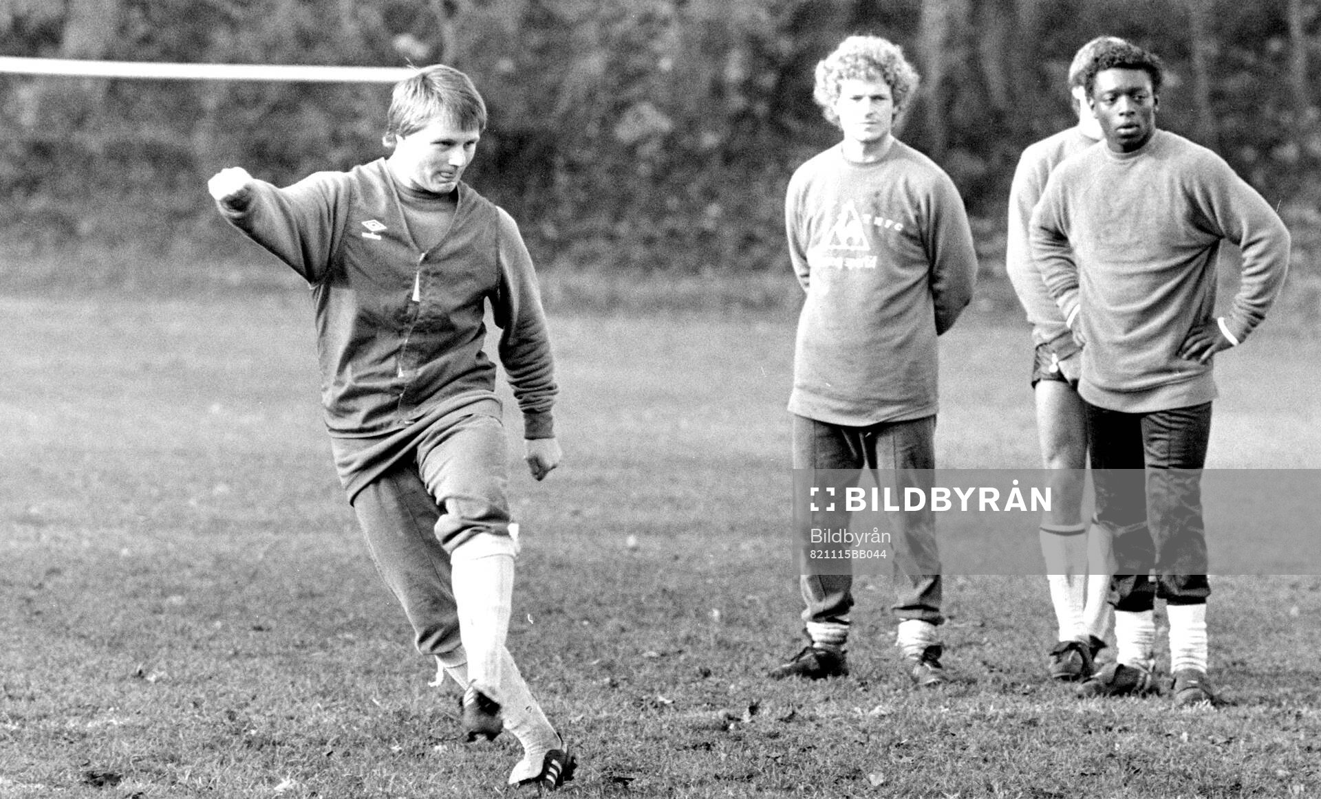 Football, Division One, England, Tottenham, Training session: Garry Brooke, Micky Hazard and Garth Crooks.