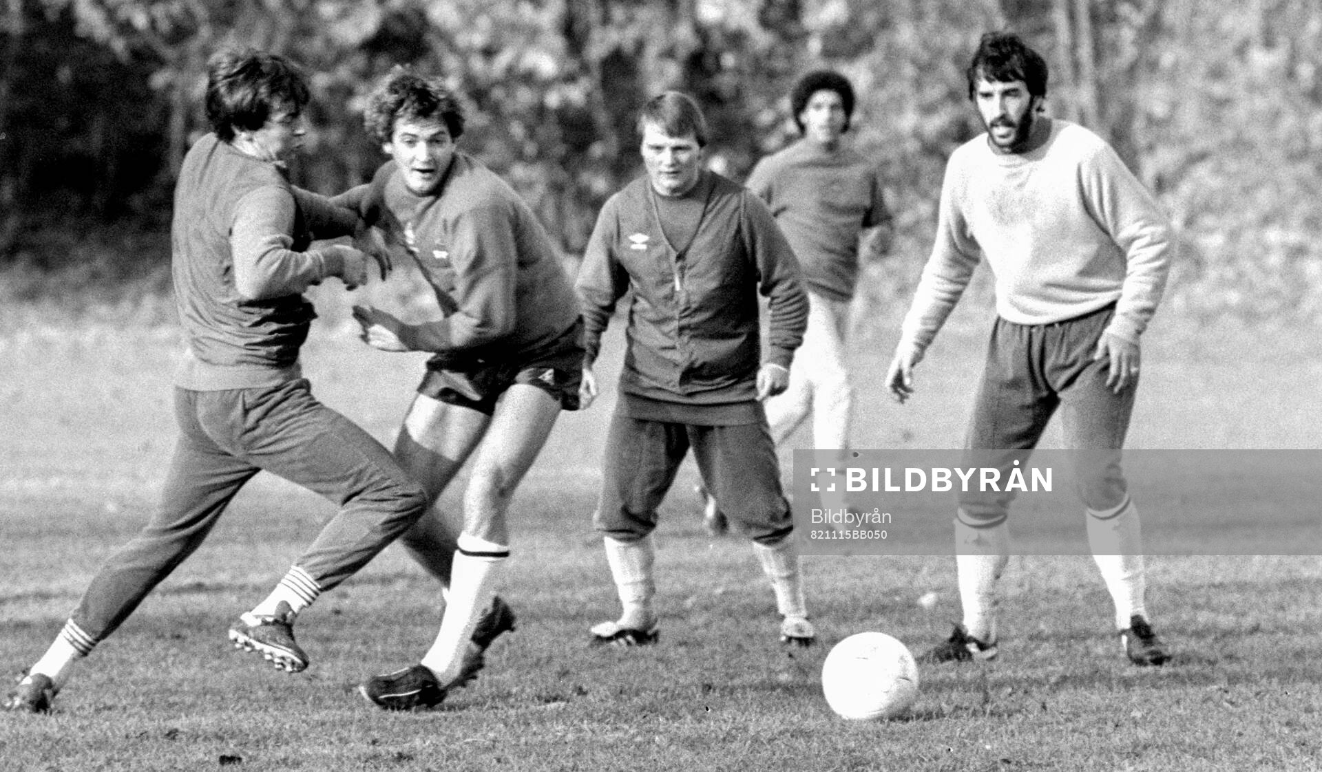 Football, Division One, England, Tottenham, Training