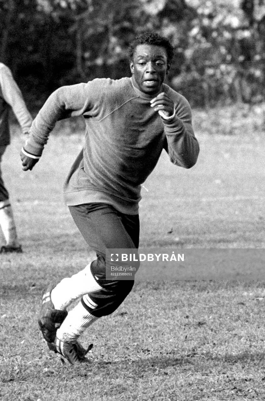 Football, Division One, England, Tottenham, Training session: Garth Crooks.